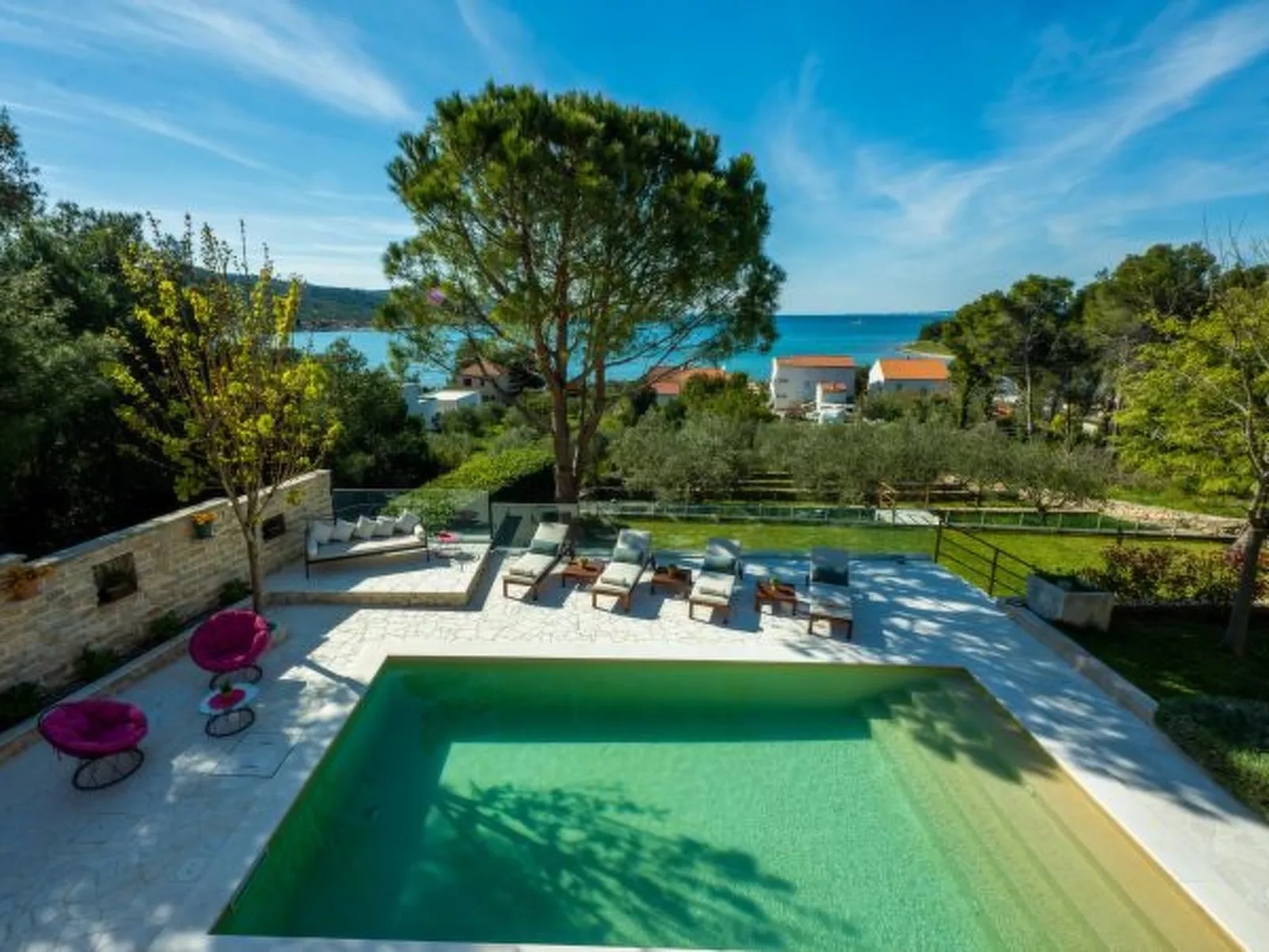 Villa Barotul with pool - Image-tags.info