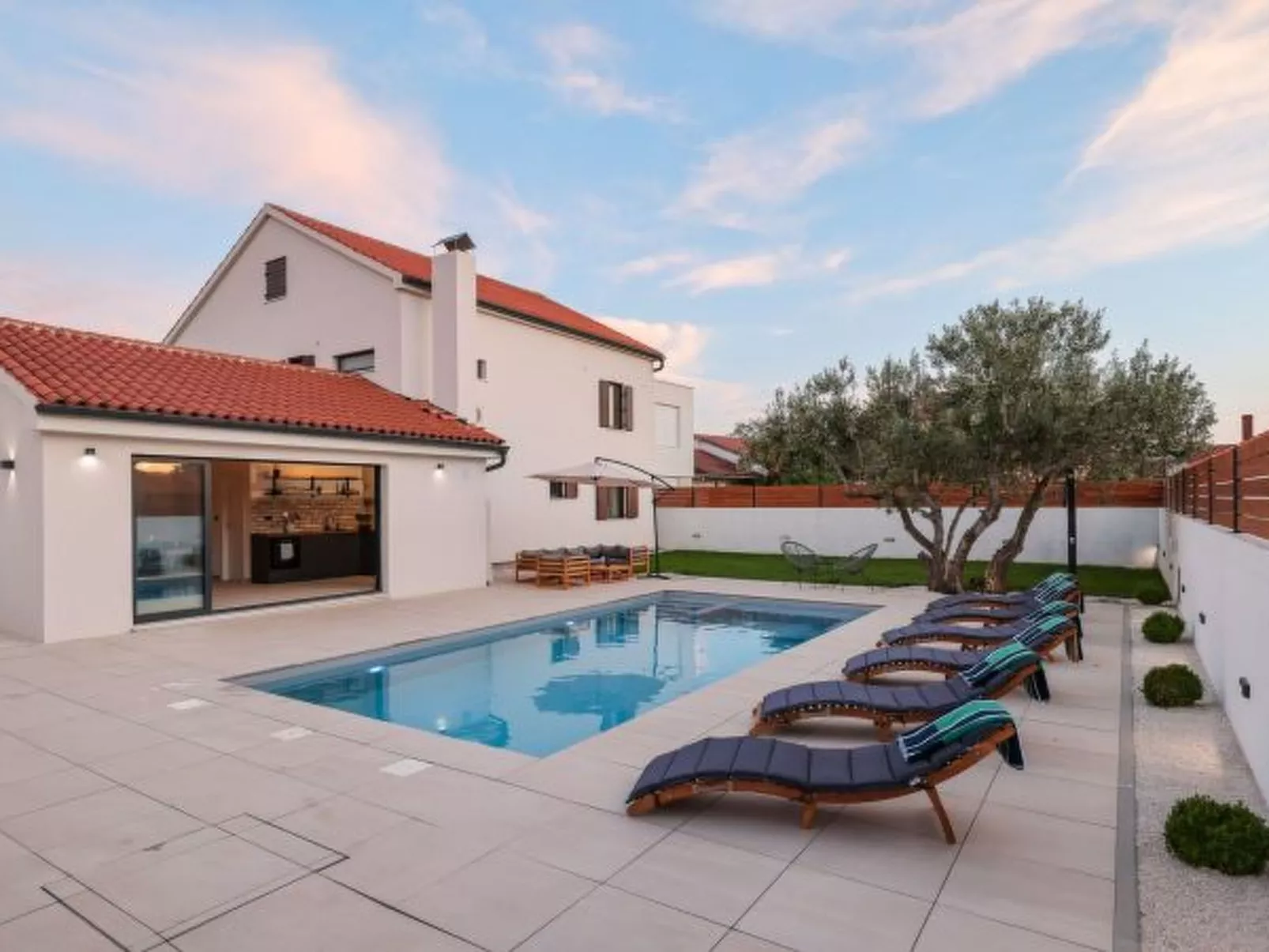 Villa Marta with heated pool and traditional taver - Image-tags.info