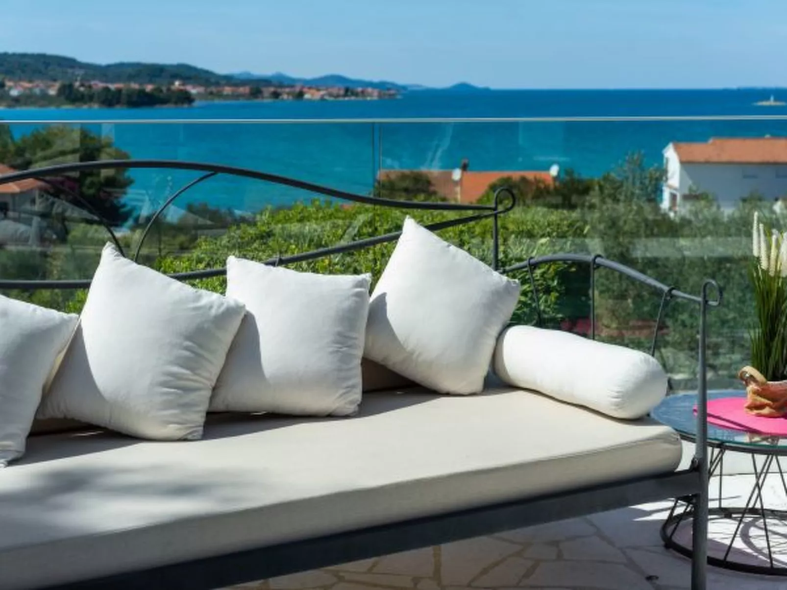 Villa Barotul with pool - Image-tags.info