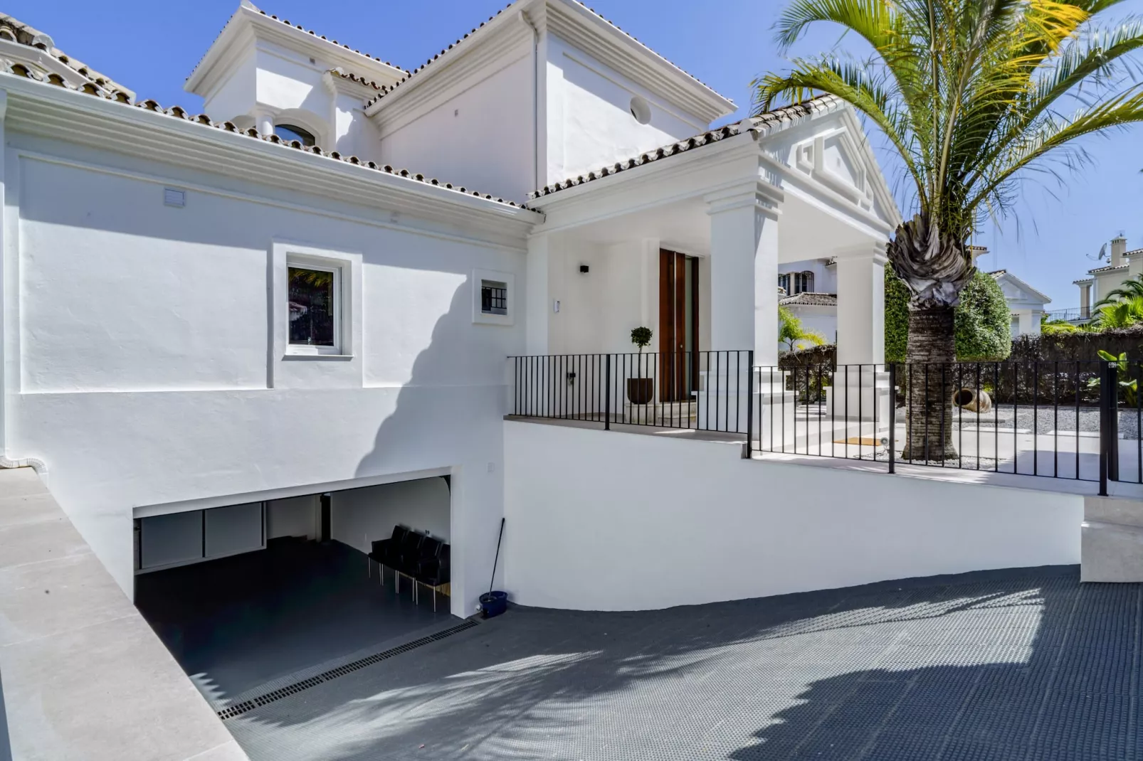 Fantastic Luxury Villa near Marbella - Image-tags.garage