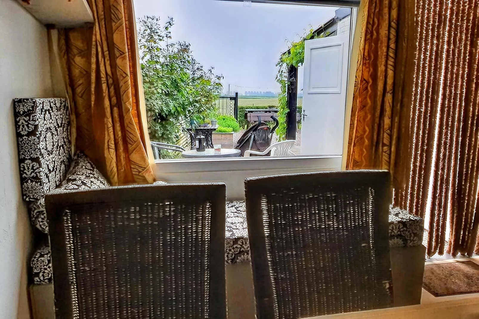8 persoonshuis "de Rust"-Eetkamer