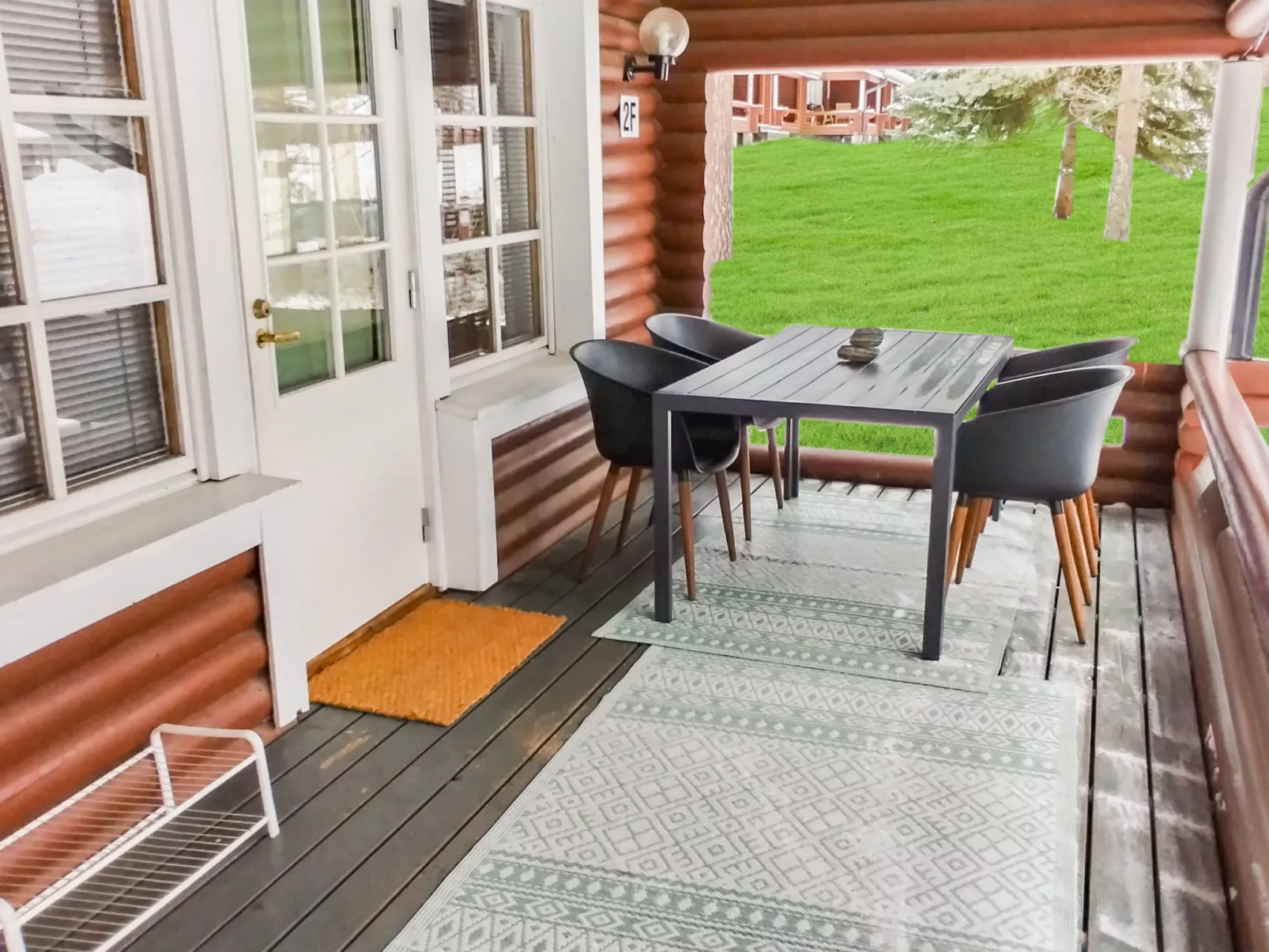 Tuunaantupa 2 f - Binnen