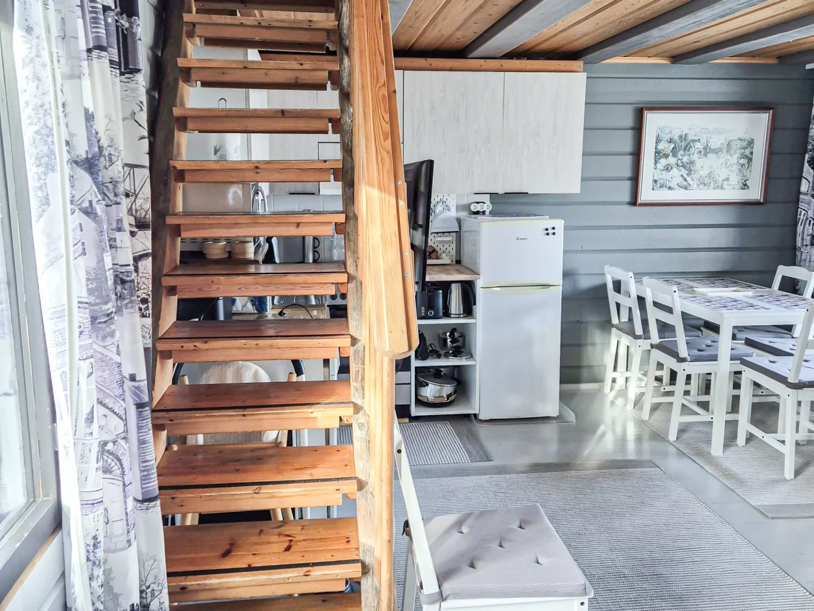 Mustalampi 5 satakieli - Binnen