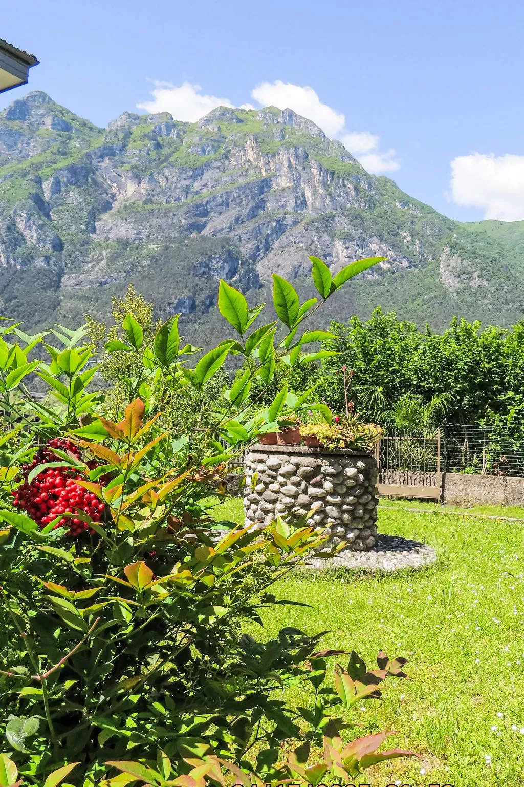 Villa im Grünen in Riva del Garda mit Garten - Buiten