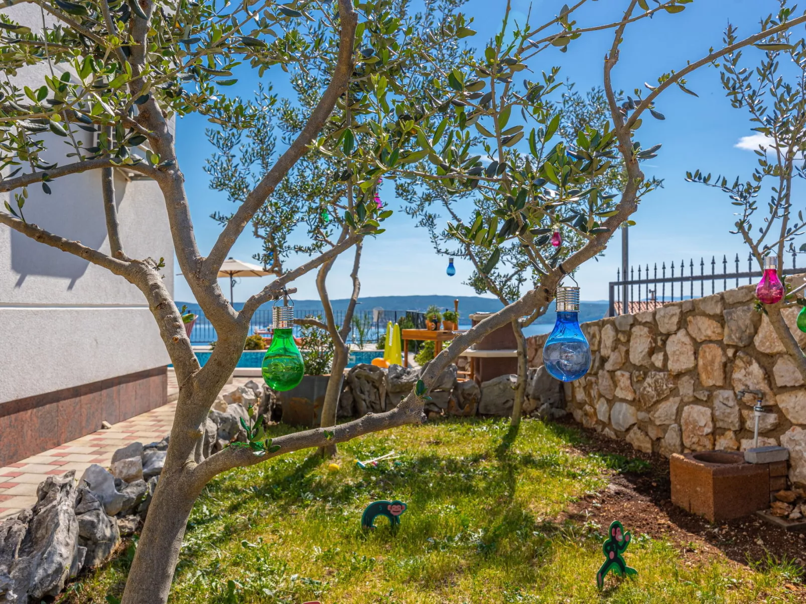 Lorelai / HR-10903-01