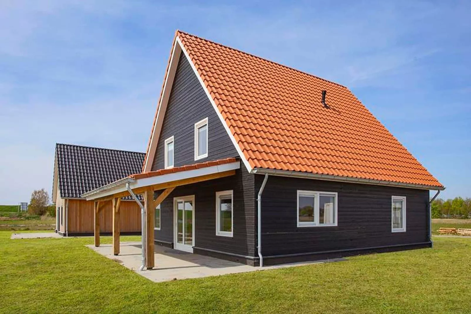 De Ooievaar Huis NR 23-Buitenkant zomer