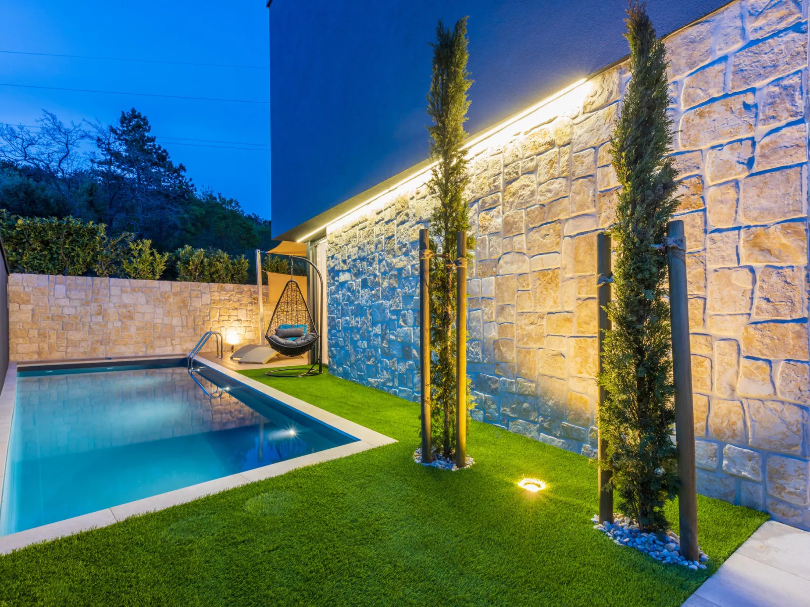 Amoris 4 / HR-10894-01