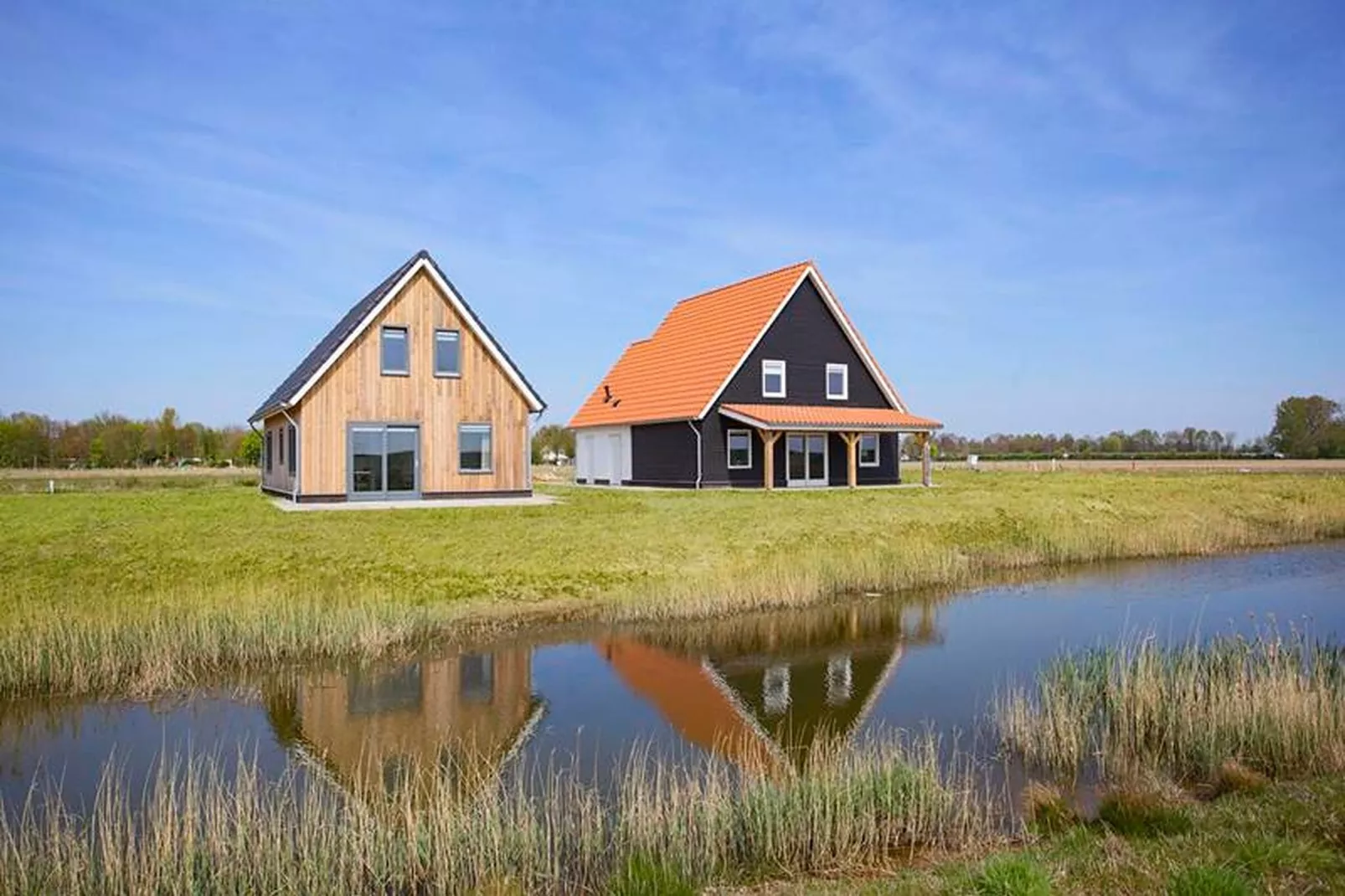 De Ooievaar Huis NR 23-Buitenkant zomer