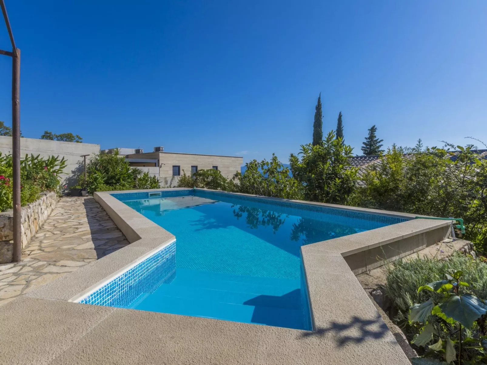 KOSTRENCIC 4 / HR-09101-03