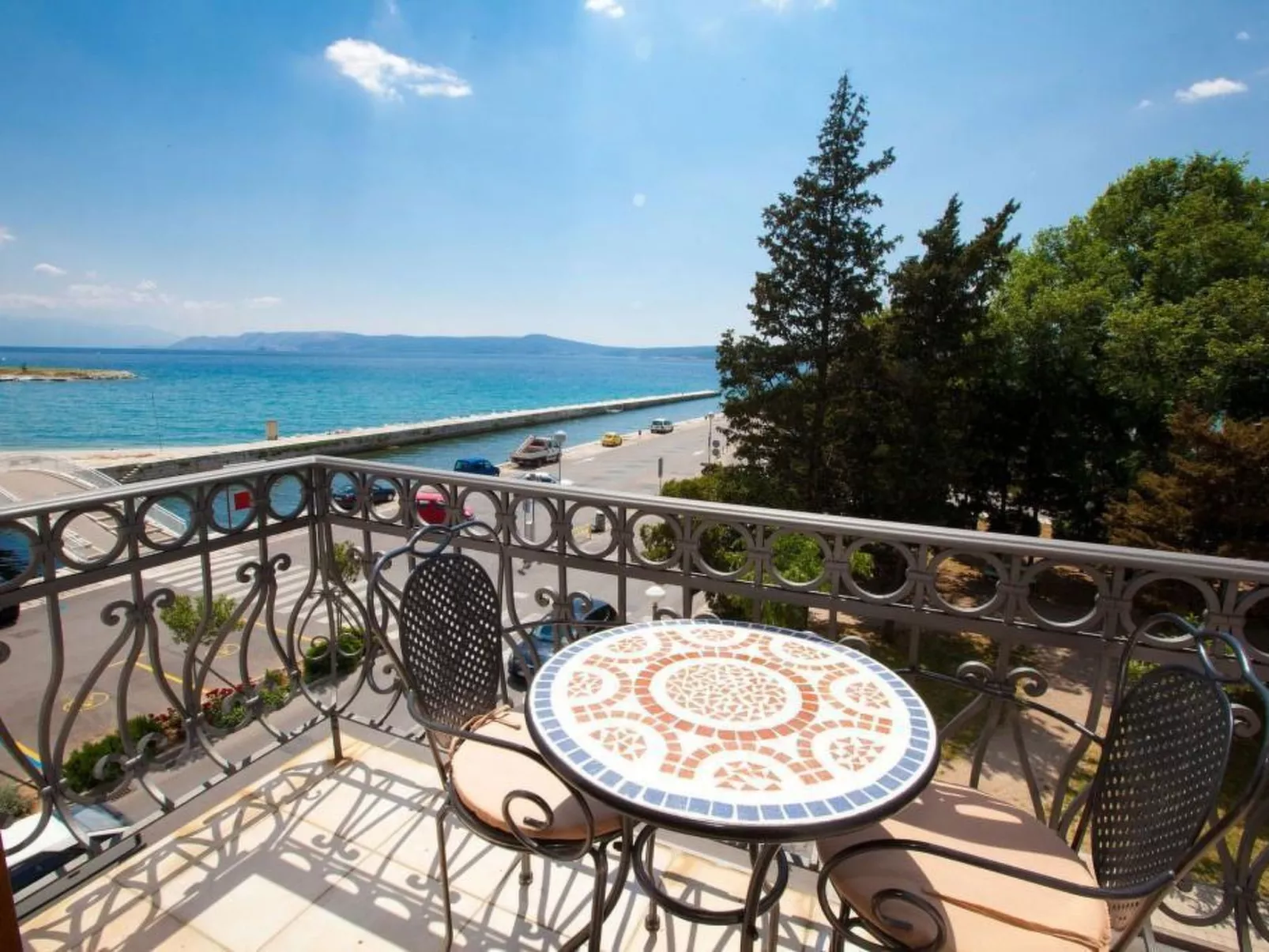 ACASTELLO 2 / HR-04333-02