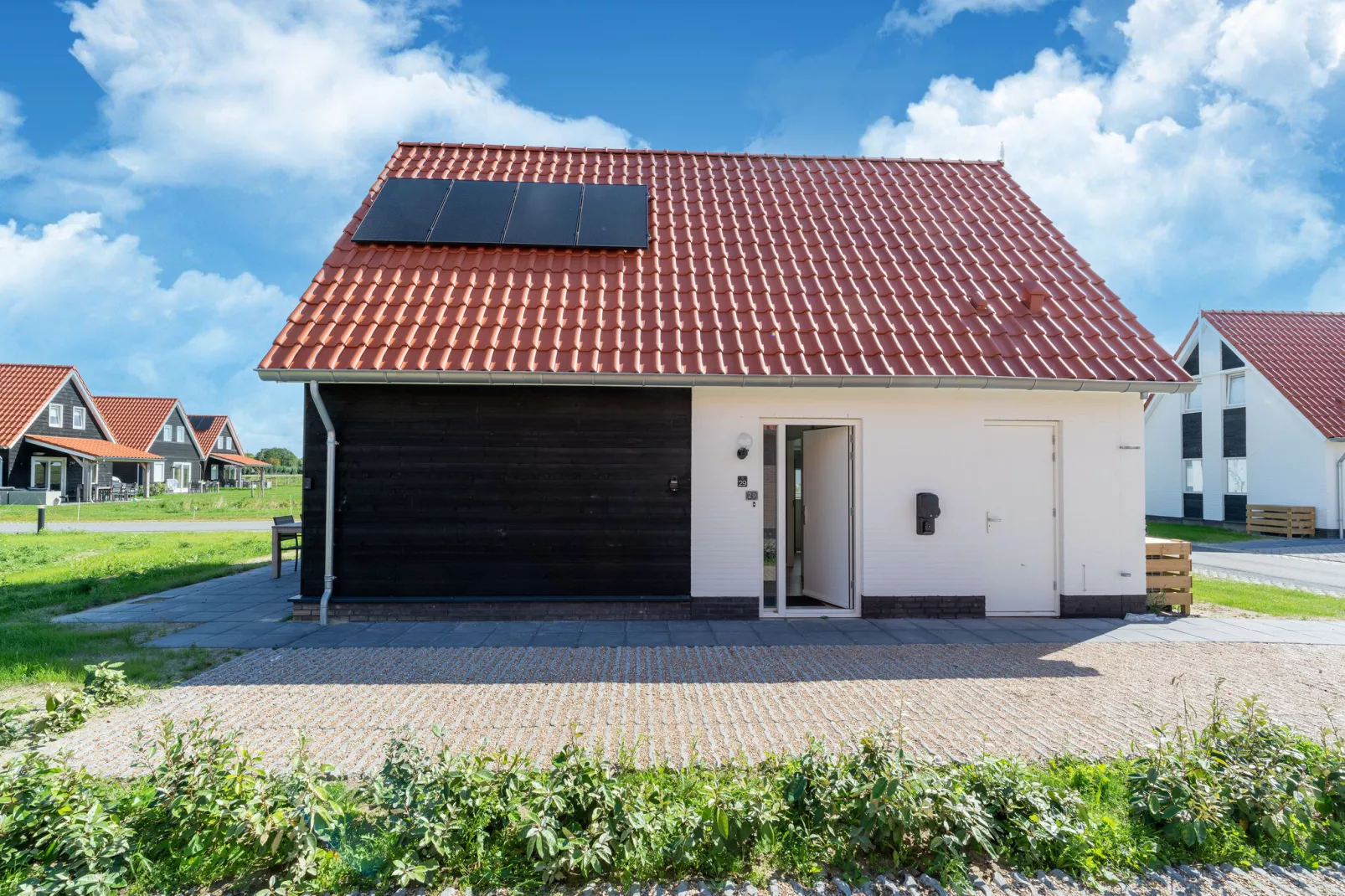 De Scholekster Huis Nr 29-Buitenkant zomer