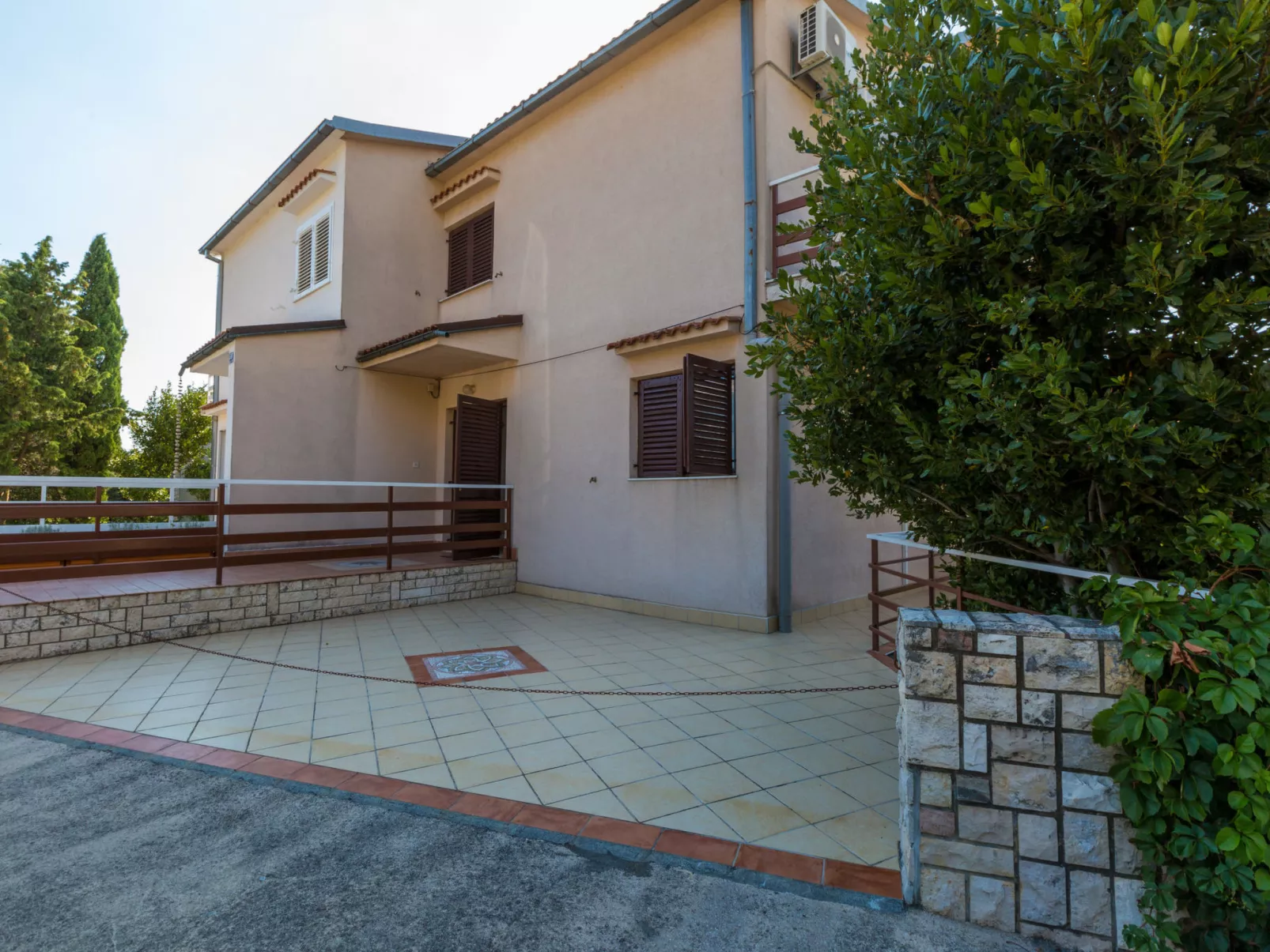 JULIA - SELCE 3 / HR-10014-02