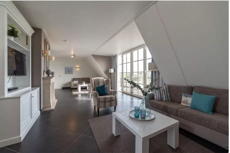 Luxe Beveland met zwembad  sauna-Woonkamer
