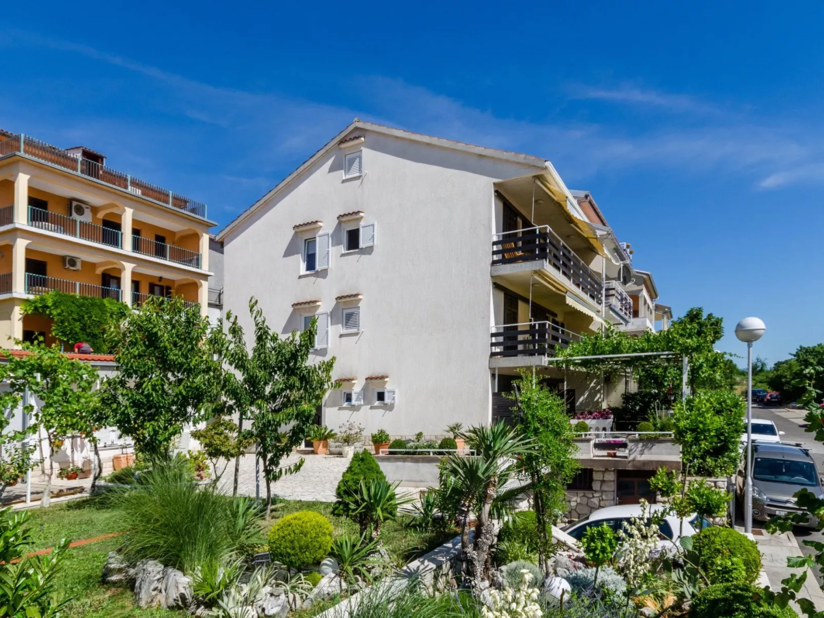 BRUKETA 3 / HR-08079-03