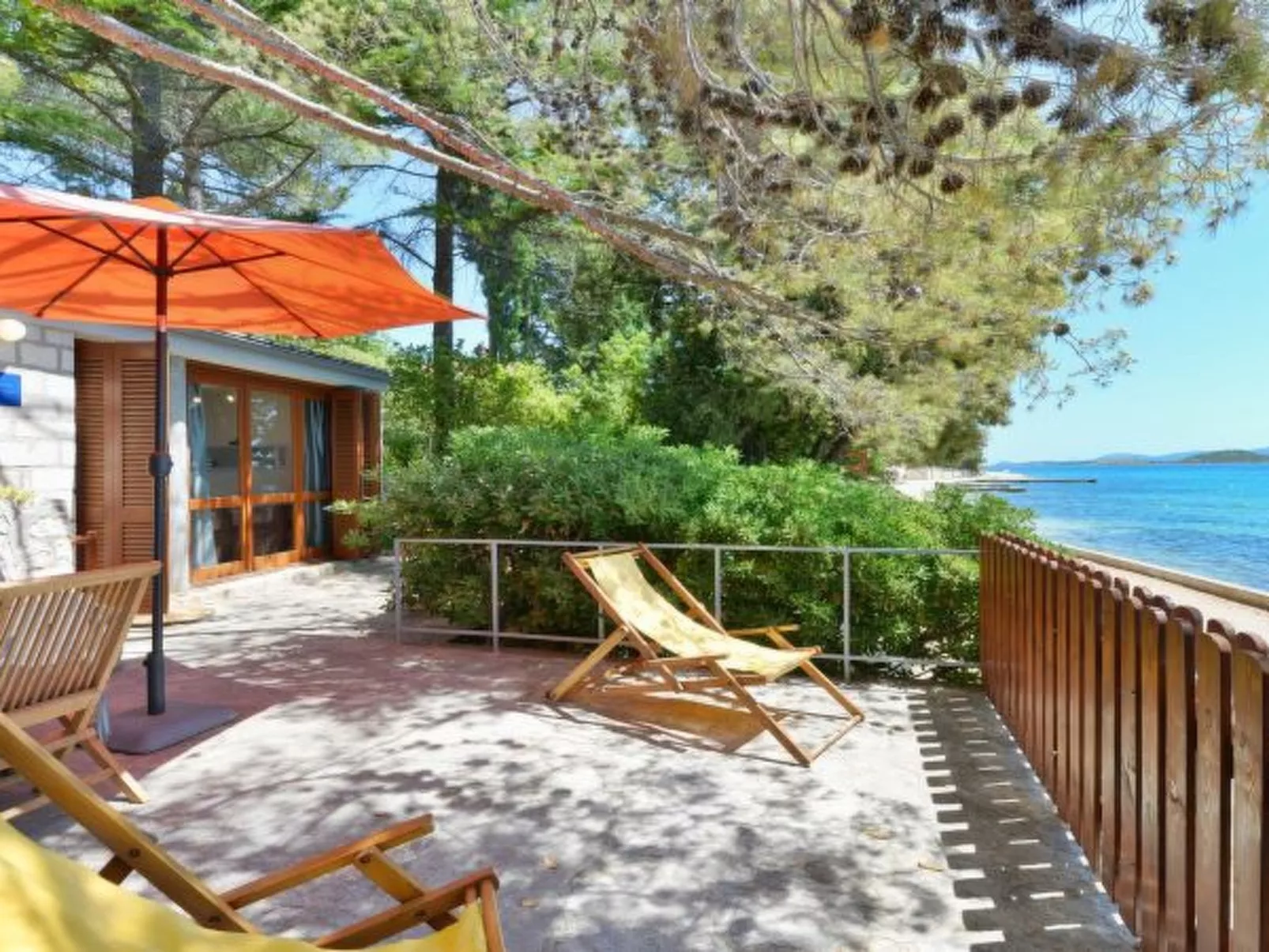 Beachfront Holiday home Maestral