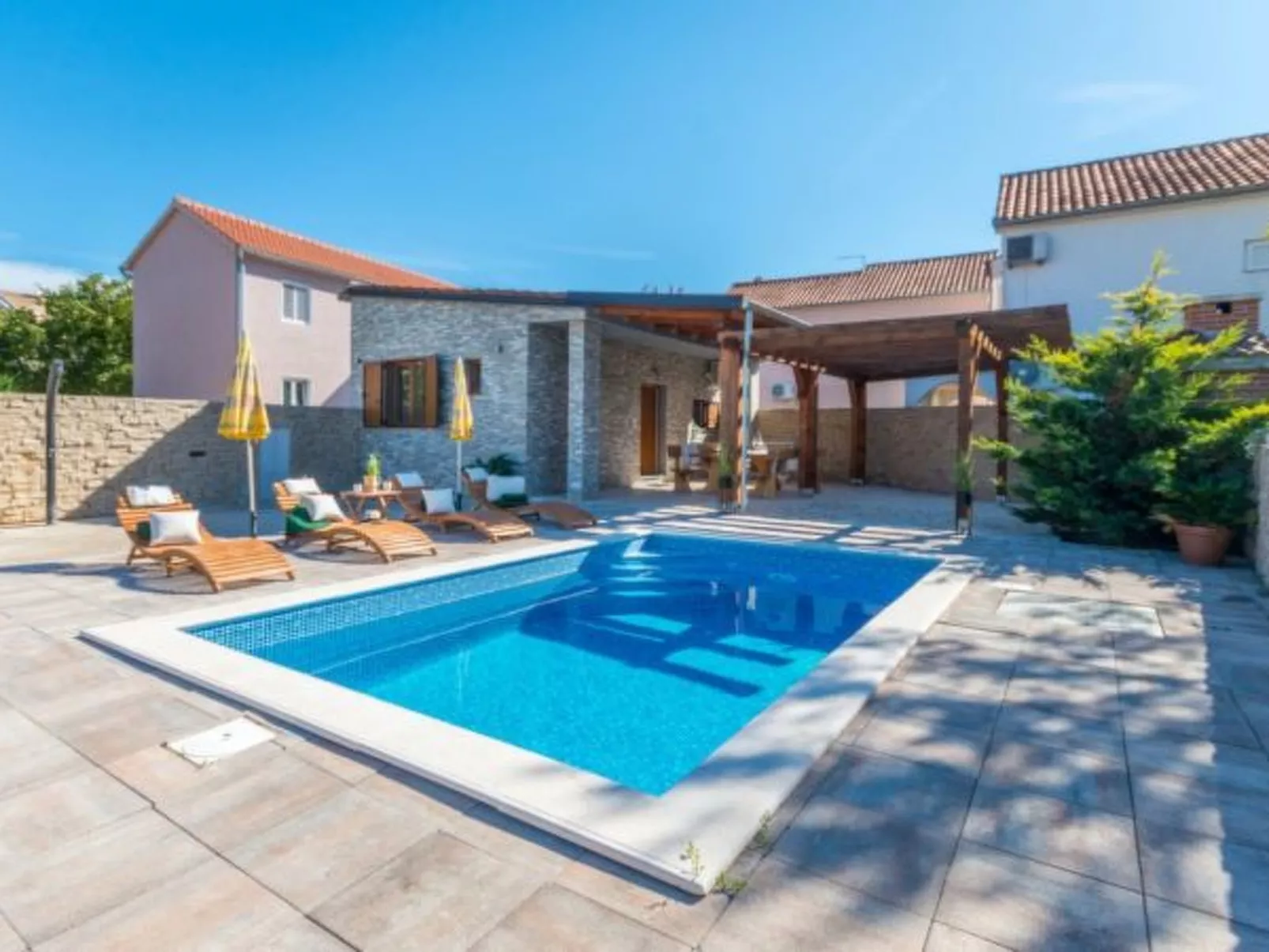 Holiday Home Ema with pool