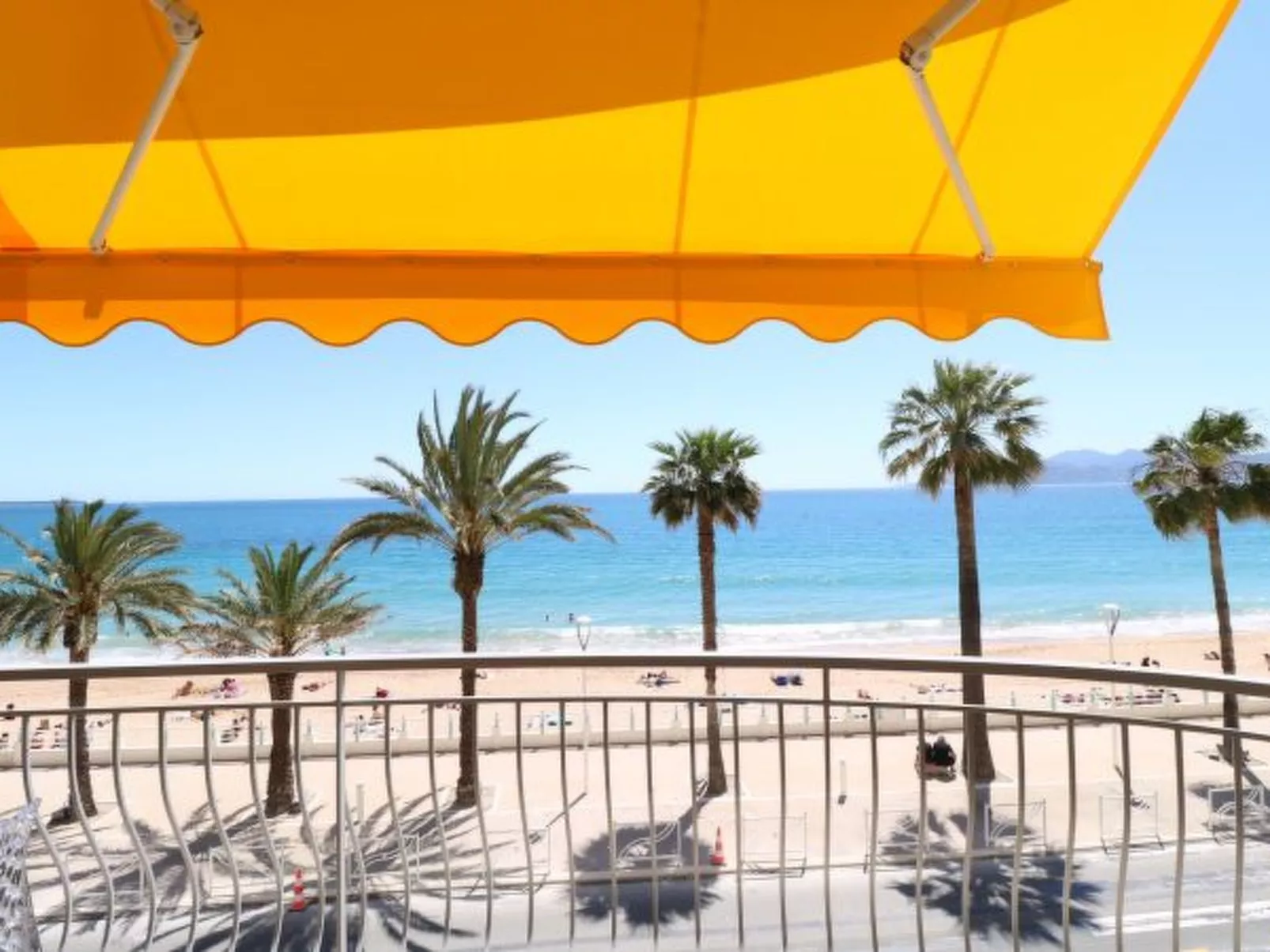 3 bedroom facing the beach 401