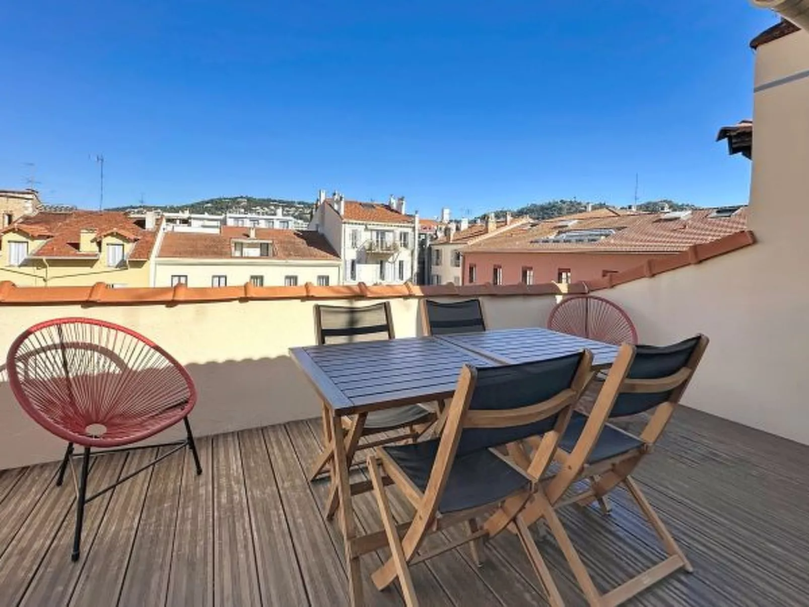 Penthouse 1 bedroom rue d'Antibes 214