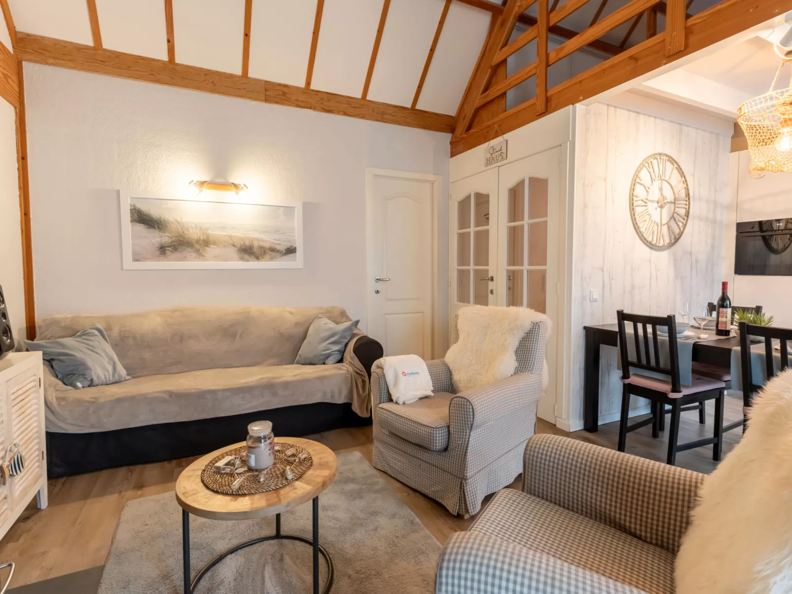 Strandhuis with parking