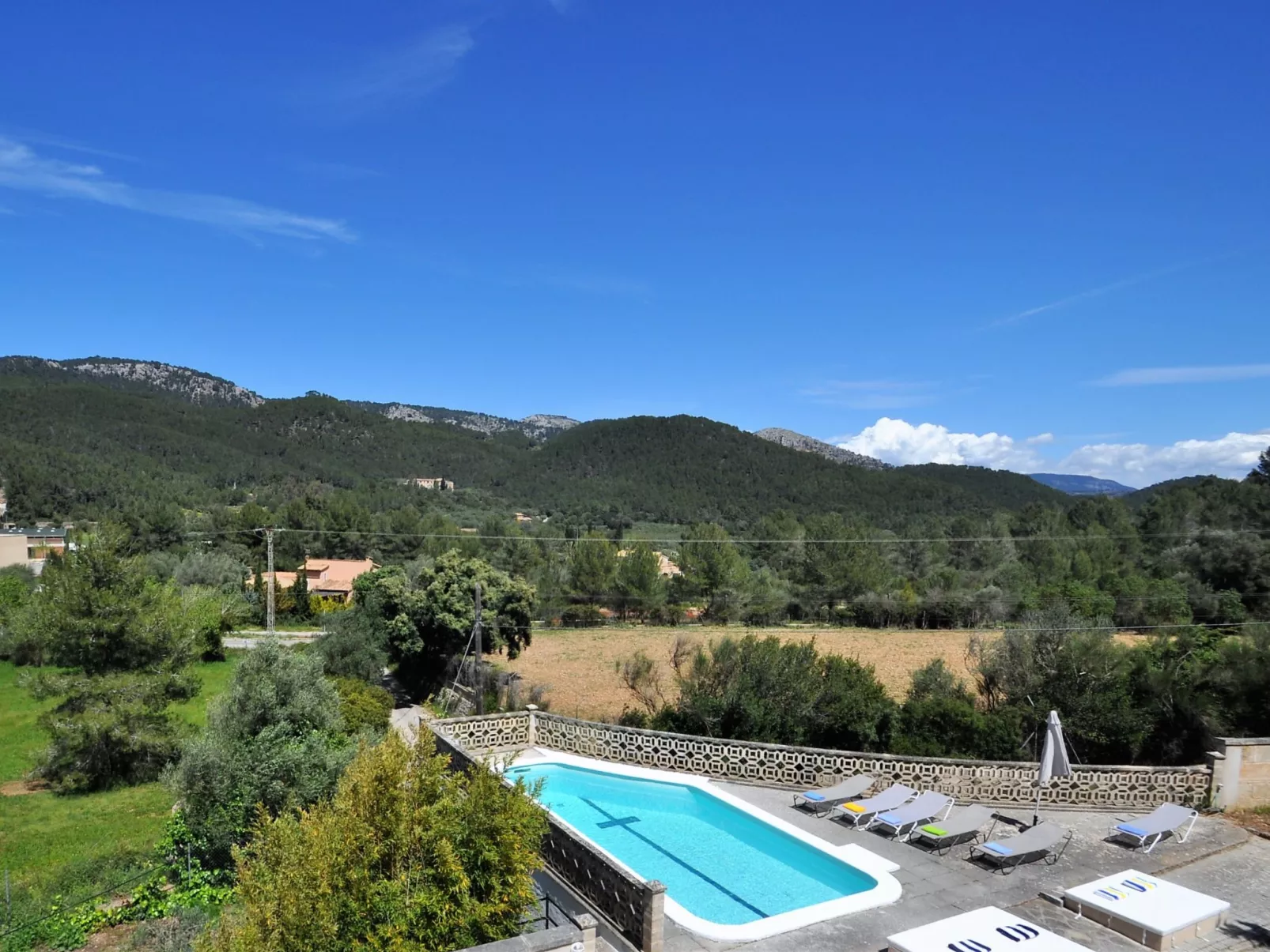 Villa con piscina privada, wifi, aire acondicionado y vistas a montaña ideal pa
