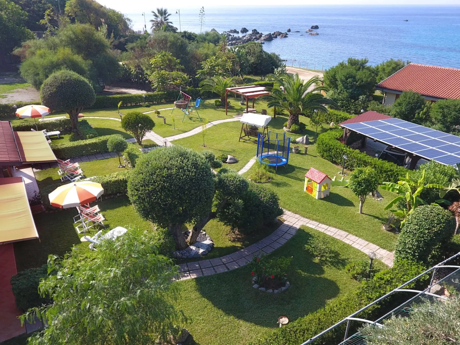 Luxus-Drei-Zimmer-Wohnungen mit großem Garten