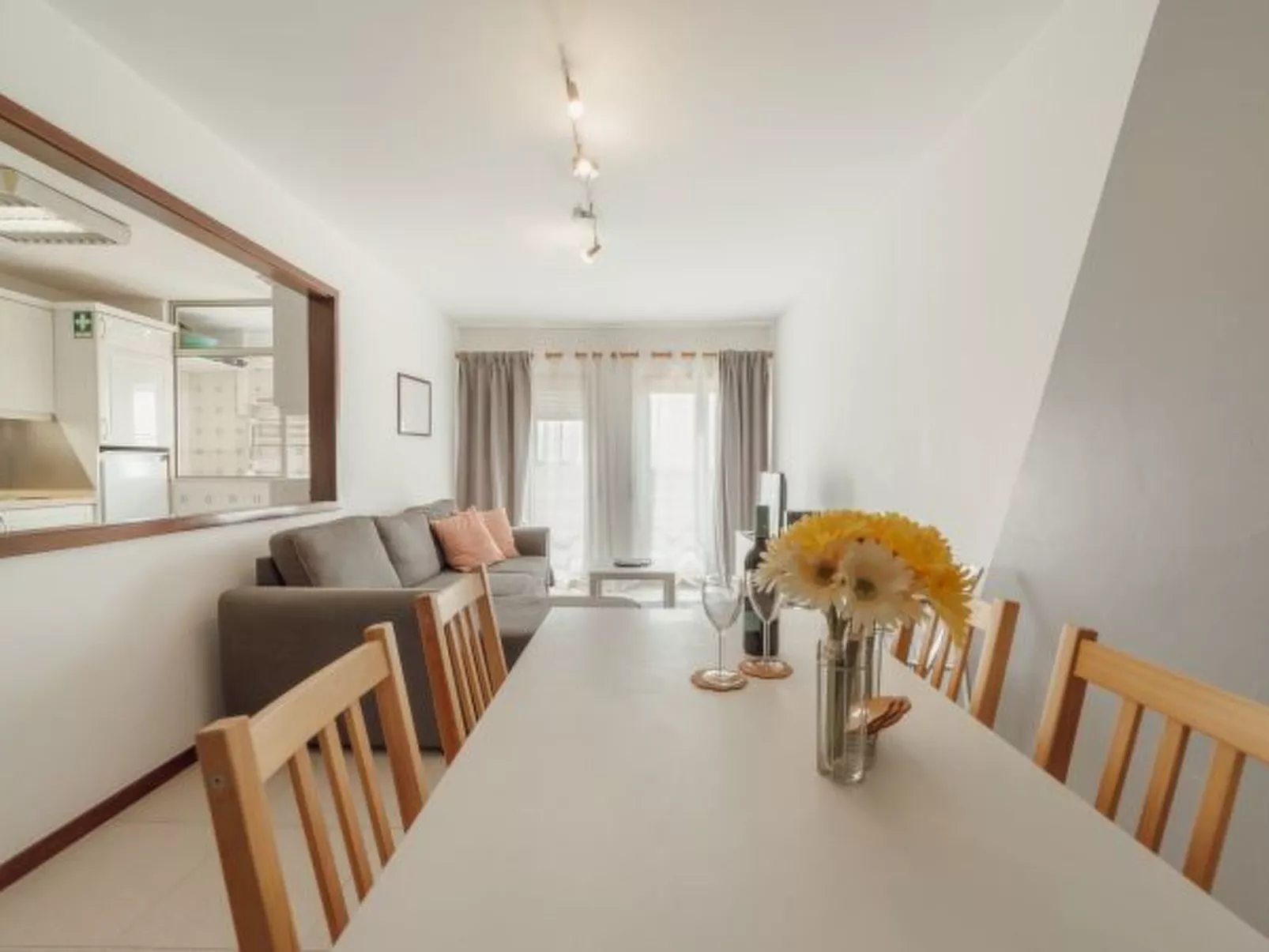 ESPINHO MODERN 3 BEDROOM APARTMENT by VACATIONY