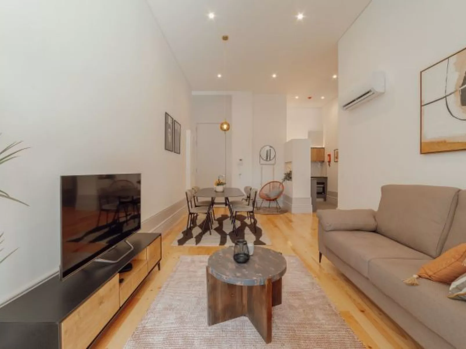 HEART OF PORTO APARTMENT B TERRACE by VACATIONY