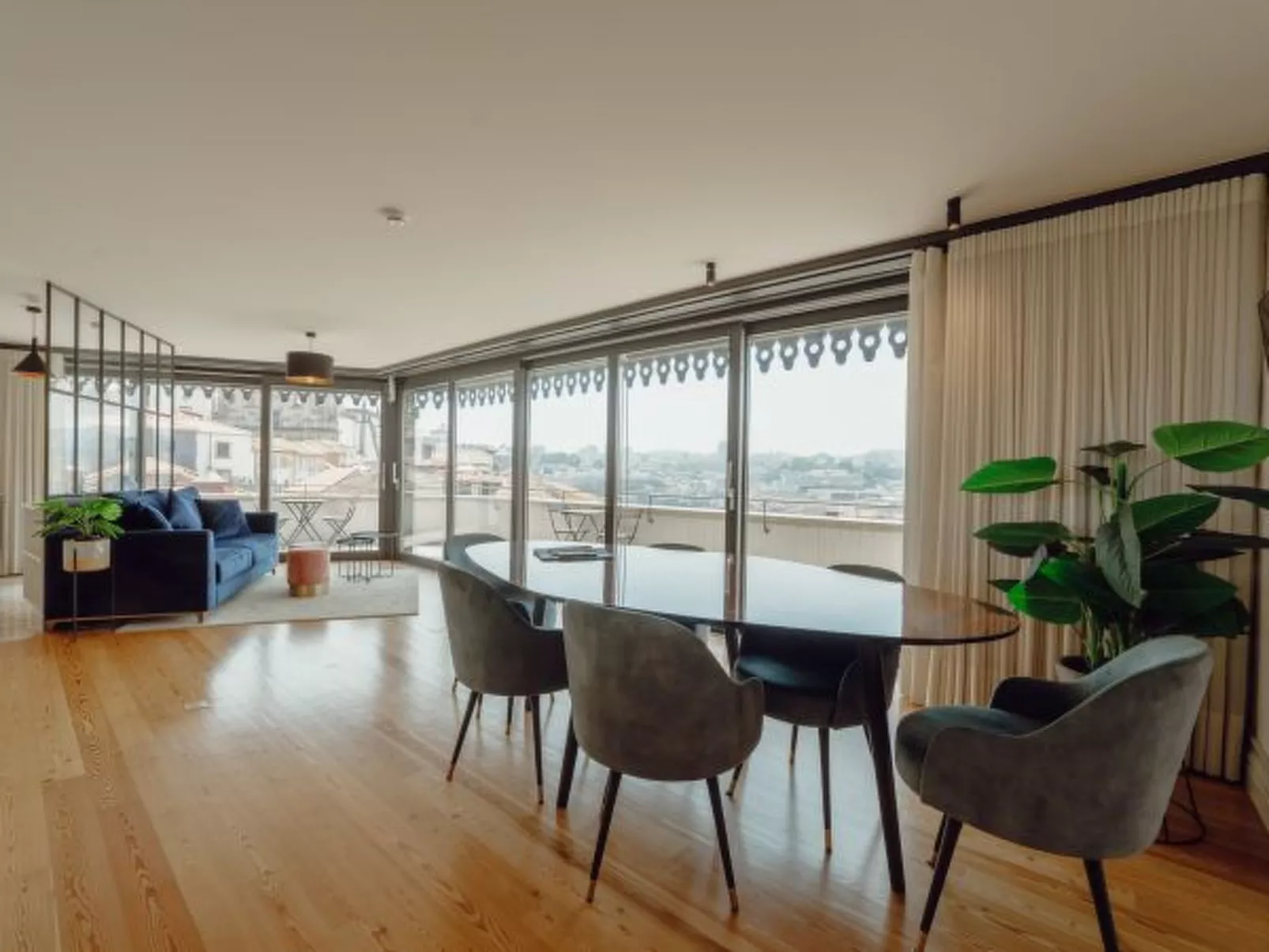 DOWNTOWN PENTHOUSE with RIVER VIEW by VACATIONY