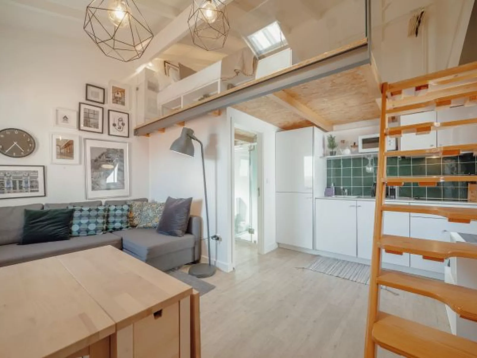 MEZZANINE STYLISH APARTMENT U by VACATIONY