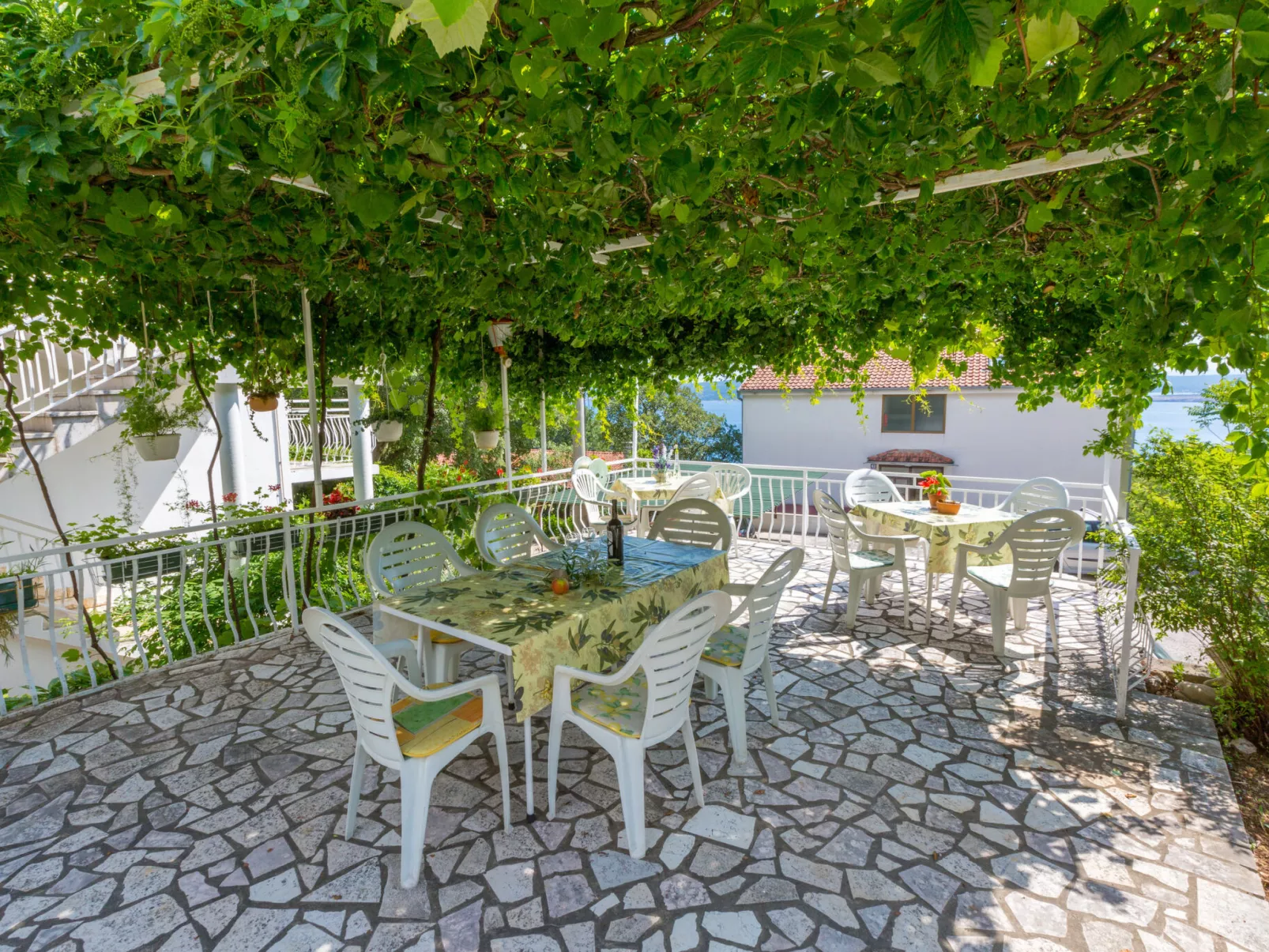 ELLA 4 / HR-02352-04