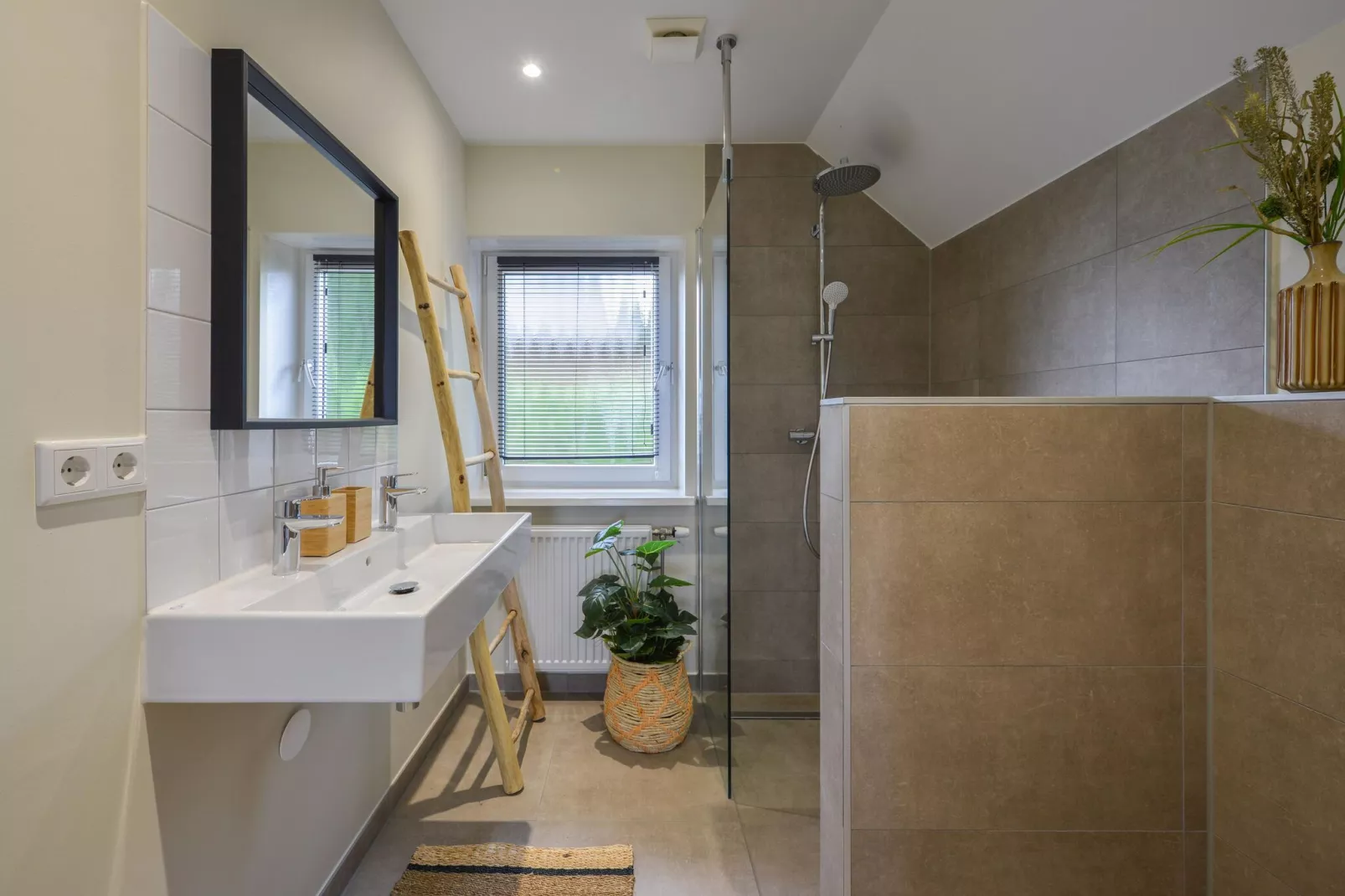 Combi Rossum 8G & 8H-Badkamer