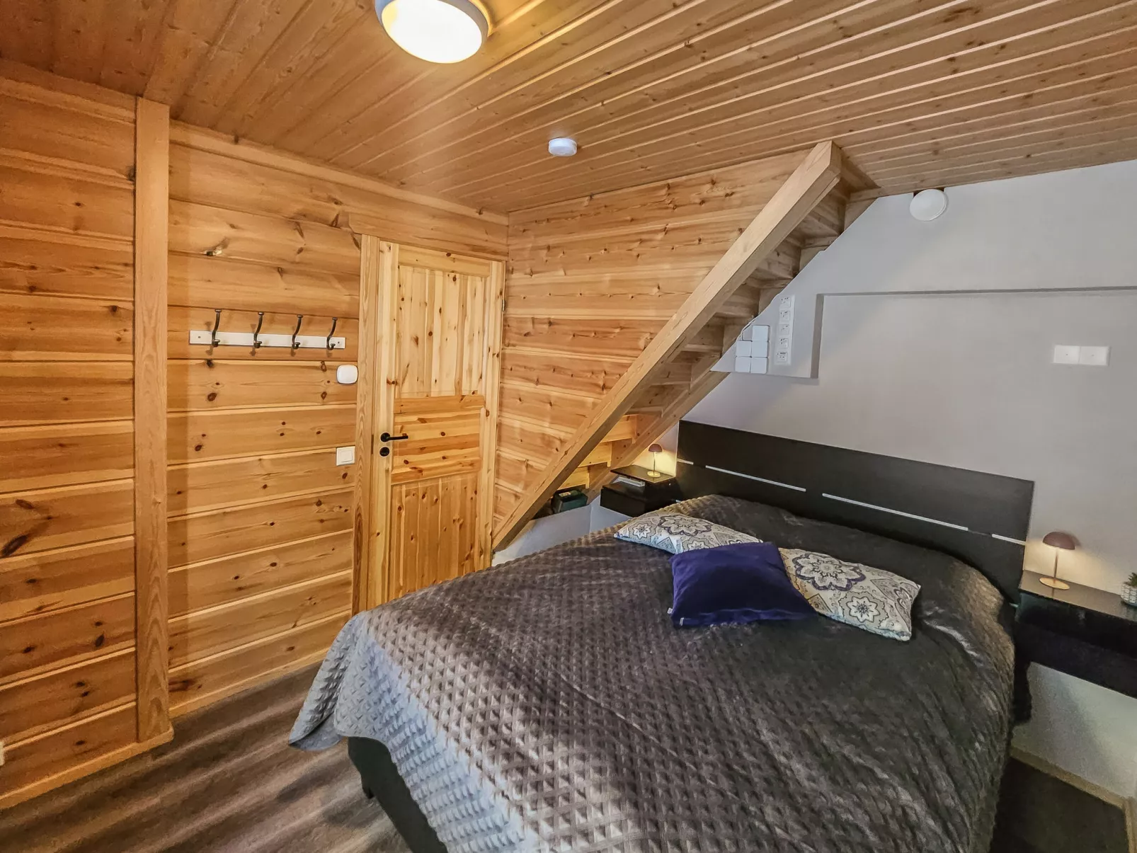 Rovarakka 1 b - Binnen