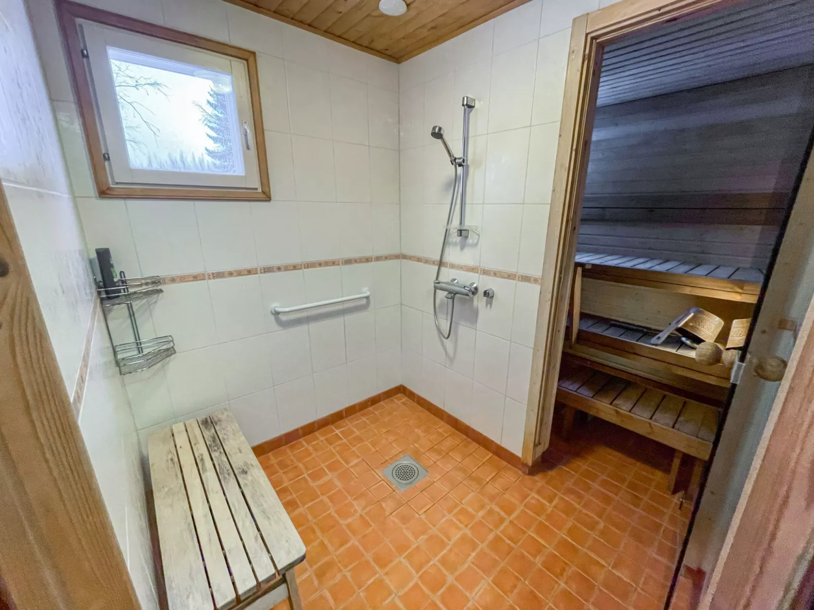 Lauttavalkama - Binnen