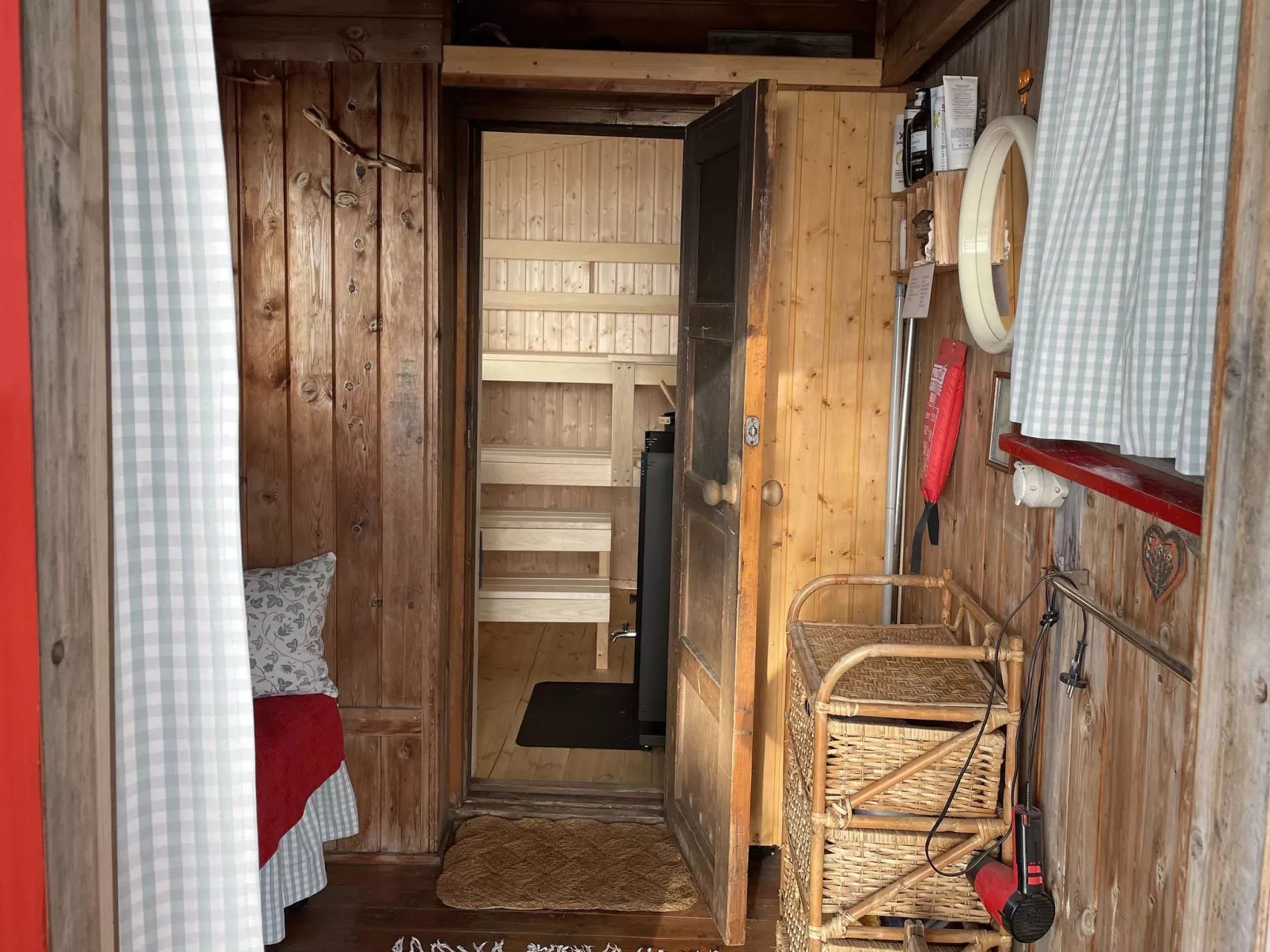 Ranta-iivari - Binnen