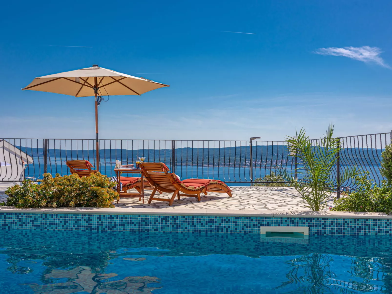 Lorelai / HR-10903-01