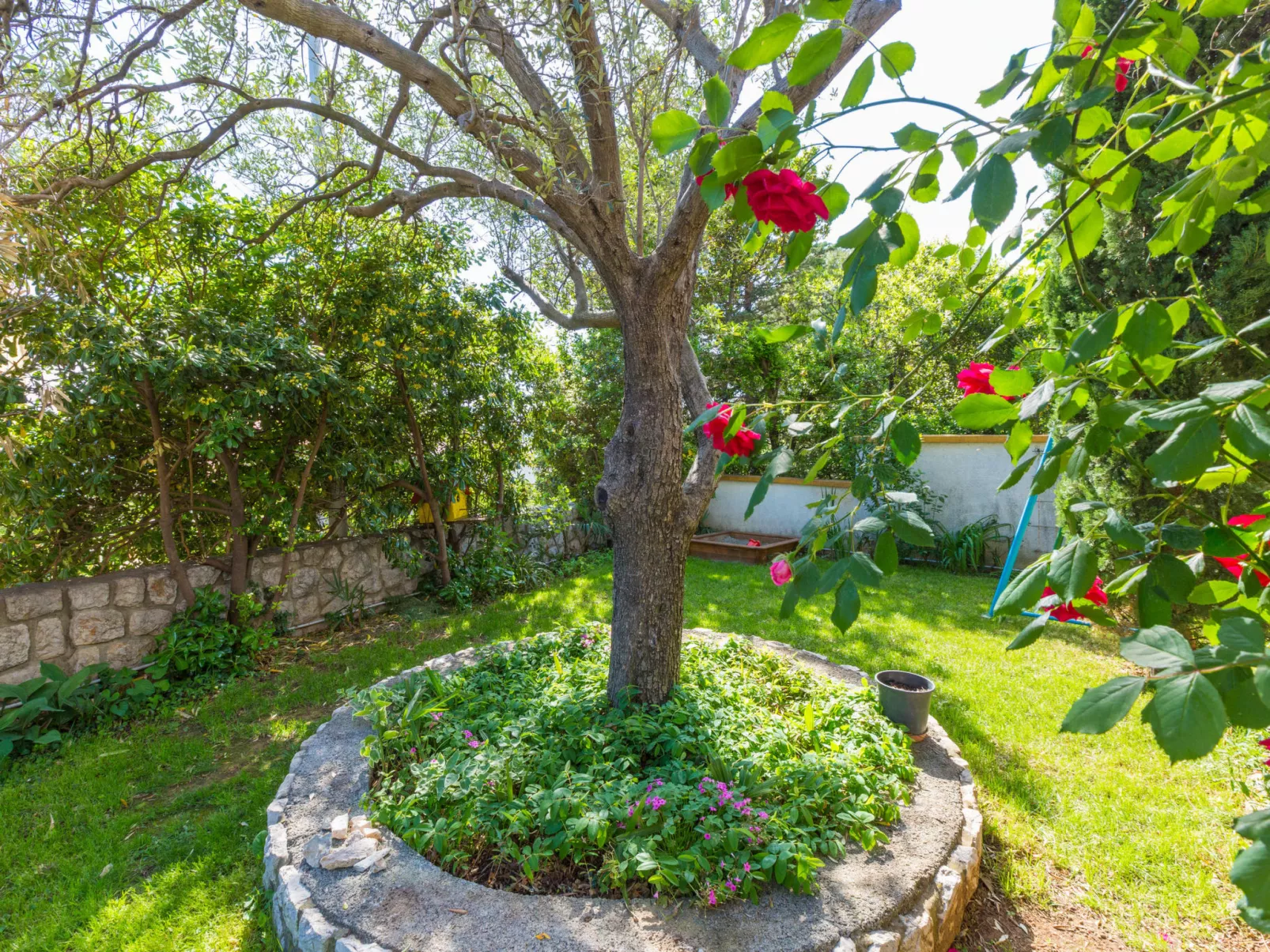 AKELAVA 4 / HR-05548-04