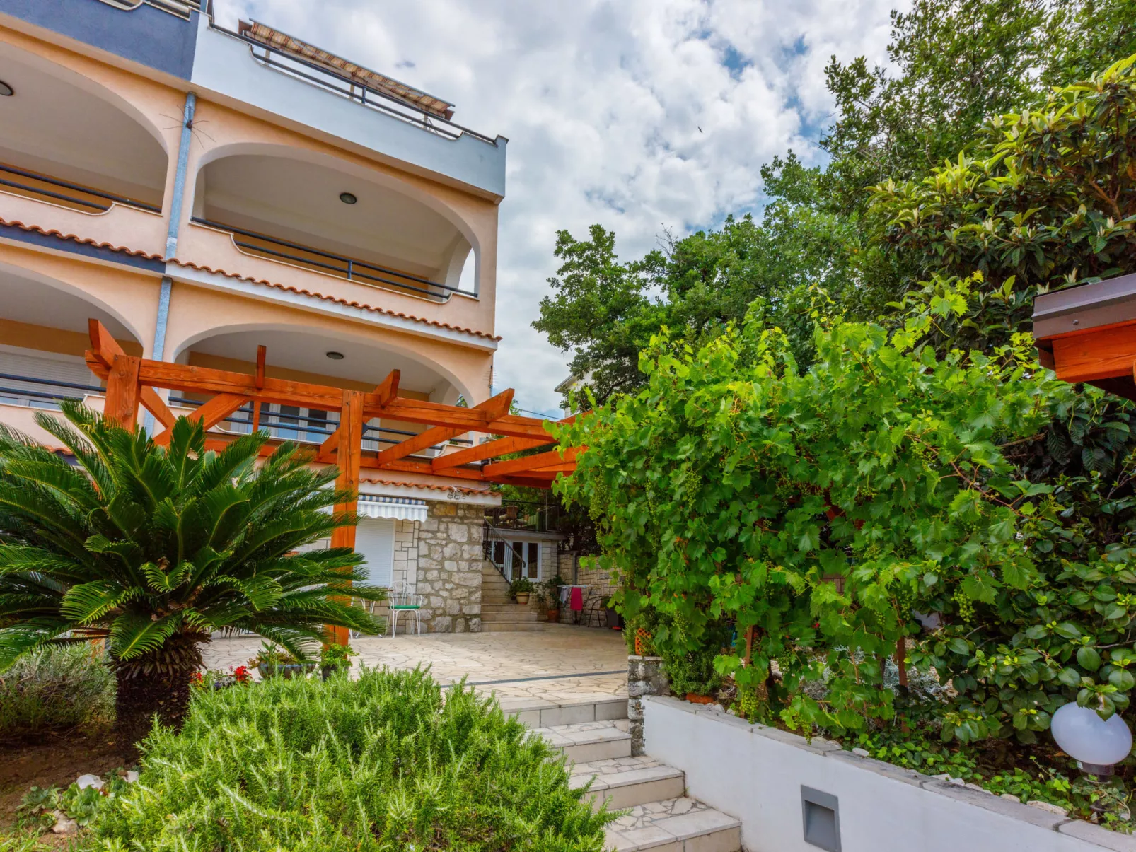 BUOVAC / HR-04307-01