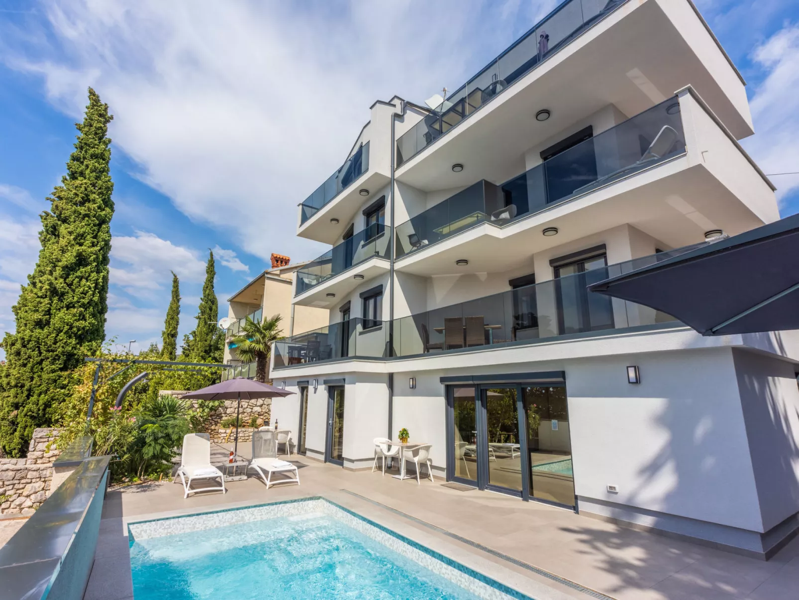 Holiday Oasis 4 - Konstantin / HR-10679-04