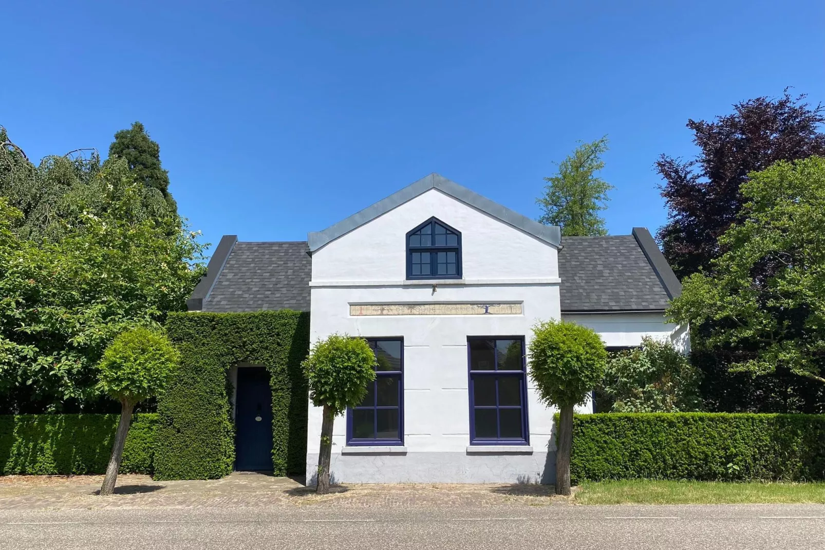 Dorpswoning Het Tolhuis-Buitenkant zomer