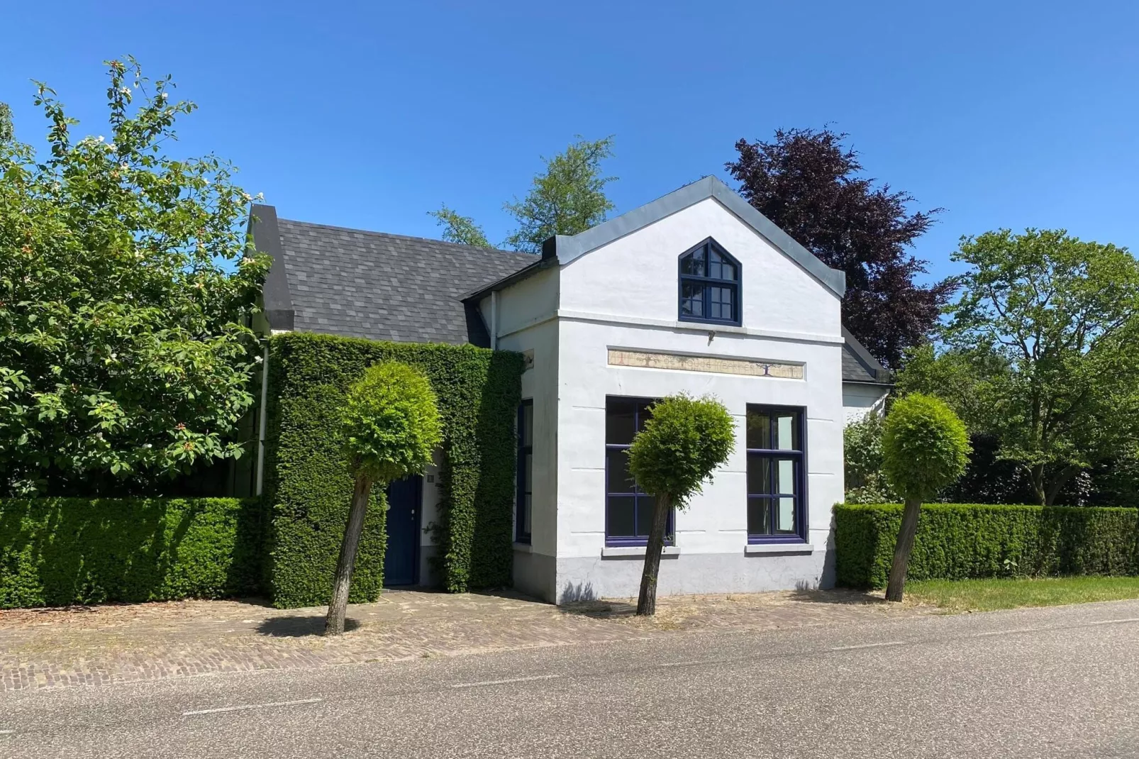 Dorpswoning Het Tolhuis-Buitenkant zomer