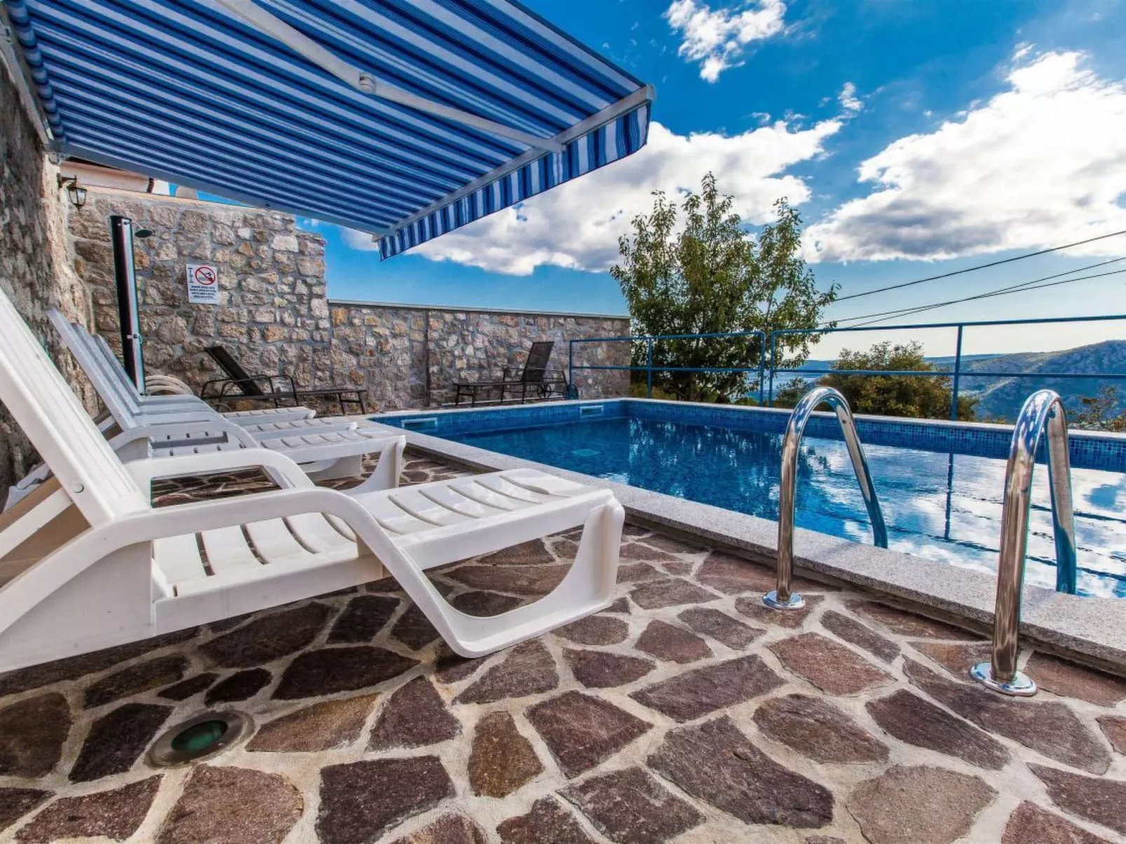 Poolhouse Wowox / HR-08740-01