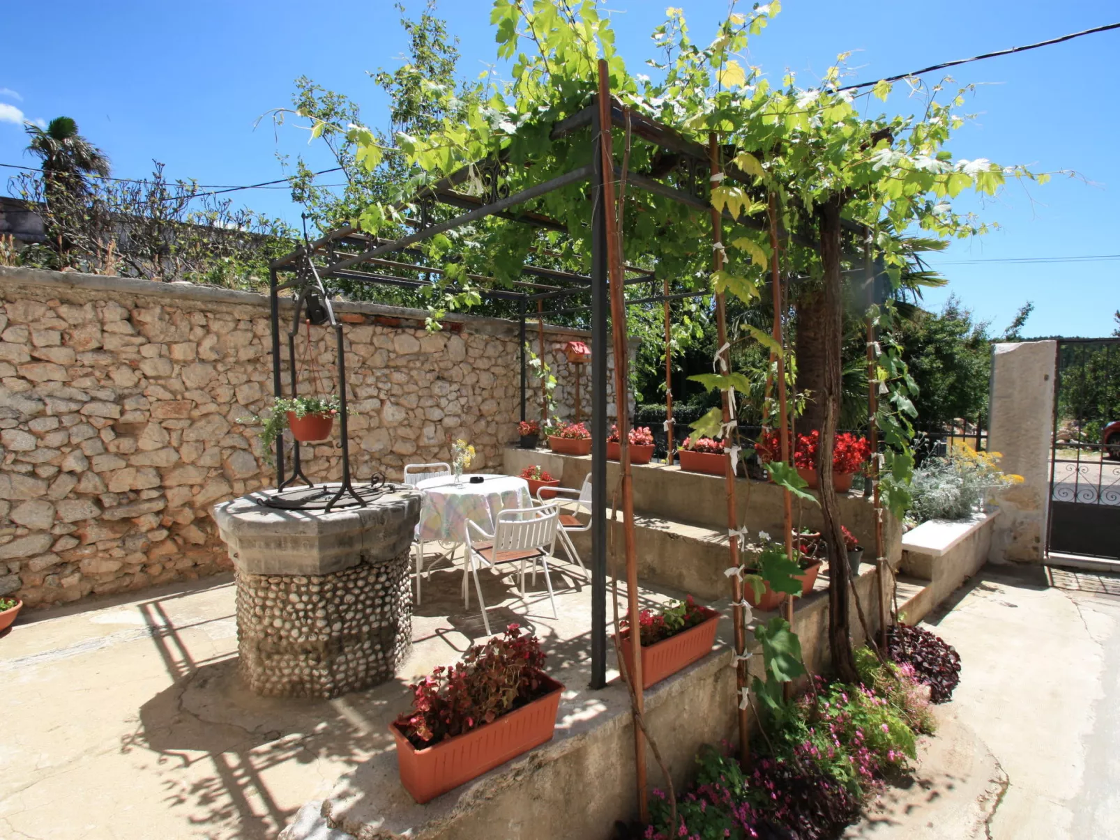 BRNIC 3 / HR-10054-01