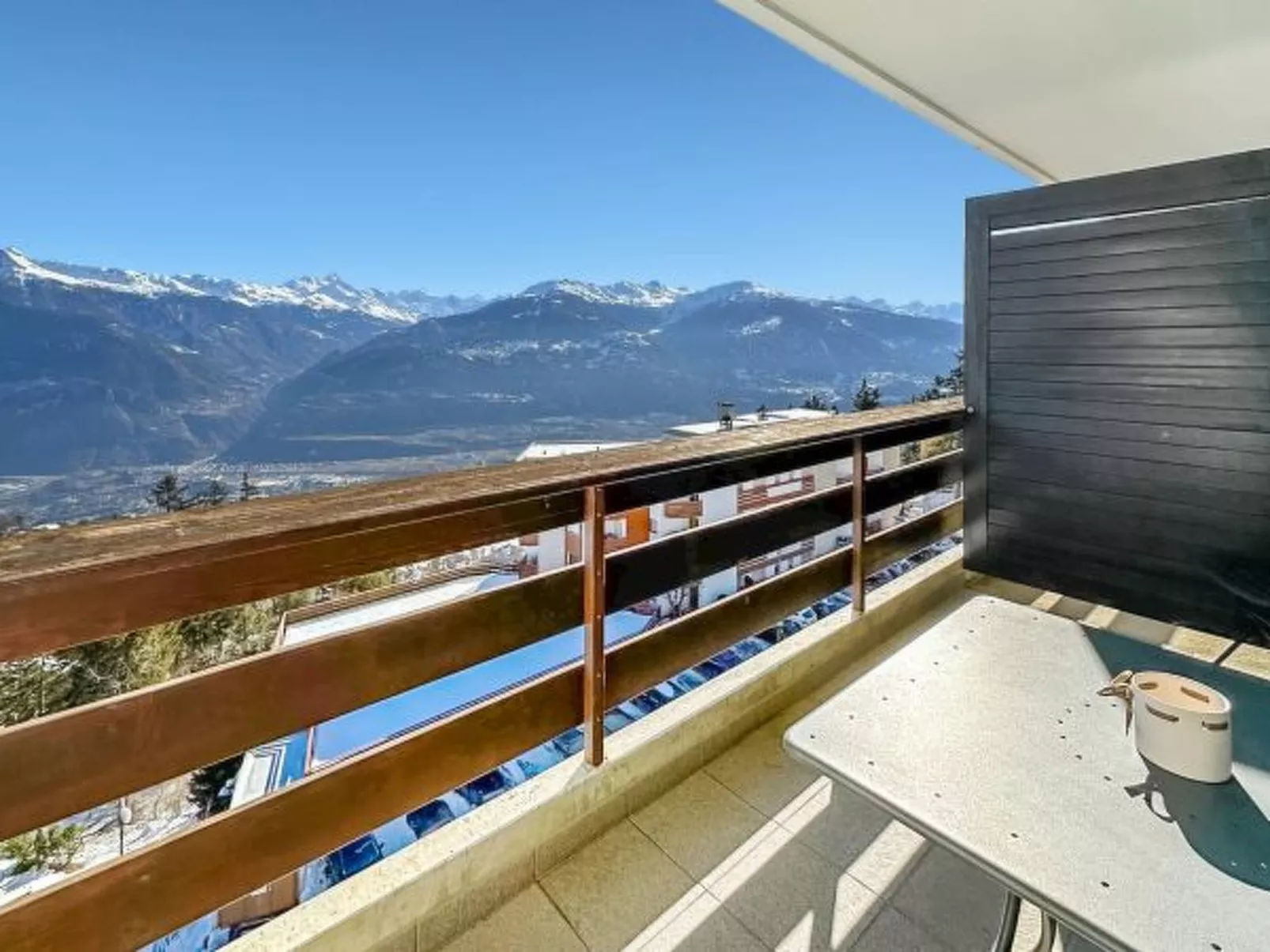 Pied-à-terre in Crans-Montana, pool and view - Swi