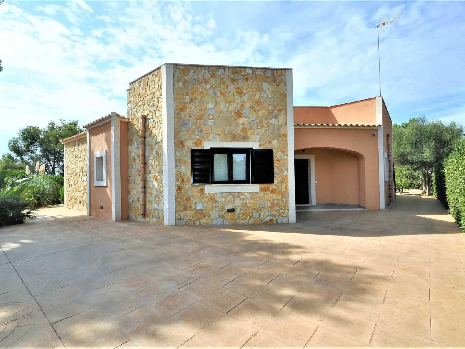 VILLA MONICA en barrio residencial de Cala Pi para 6 personas con piscina priva