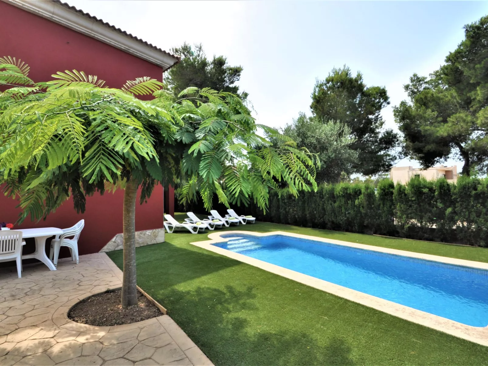 VILLA en Zona residencial tranquila con piscina privada ideal para familias - W