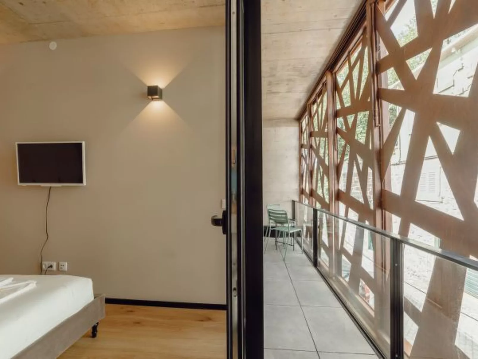 CITY CENTER PREMIUM with GARAGE by VACATIONY