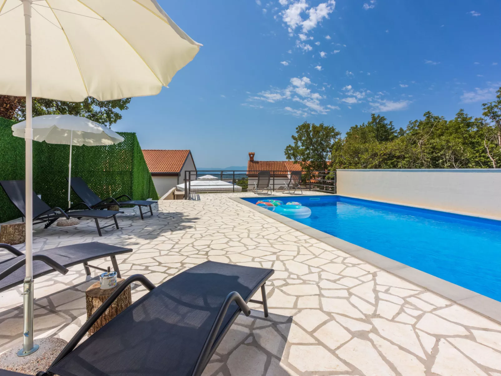 Raj - Inn / HR-10606-01