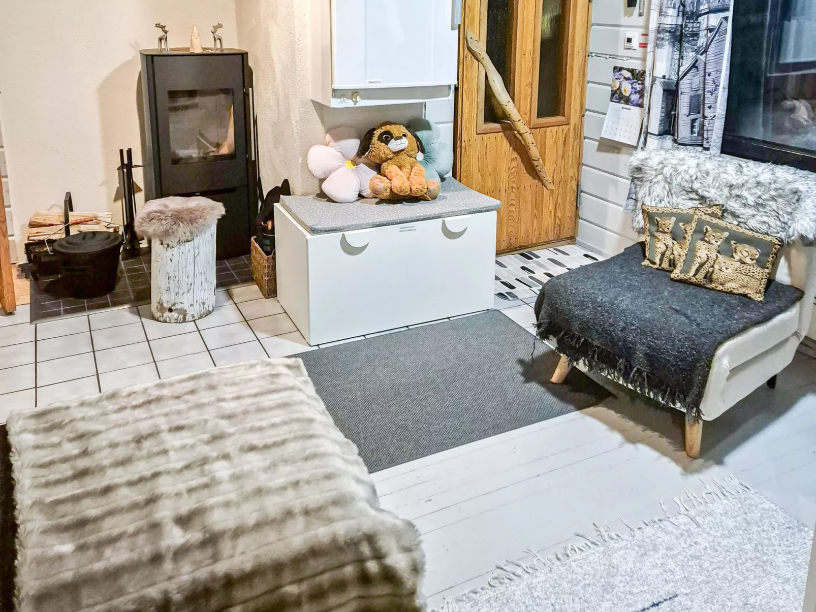 Mustalampi 5 satakieli - Binnen