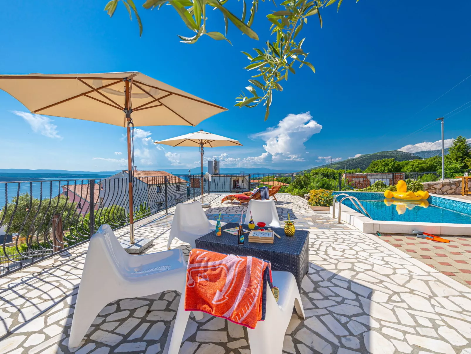 Lorelai / HR-10903-01