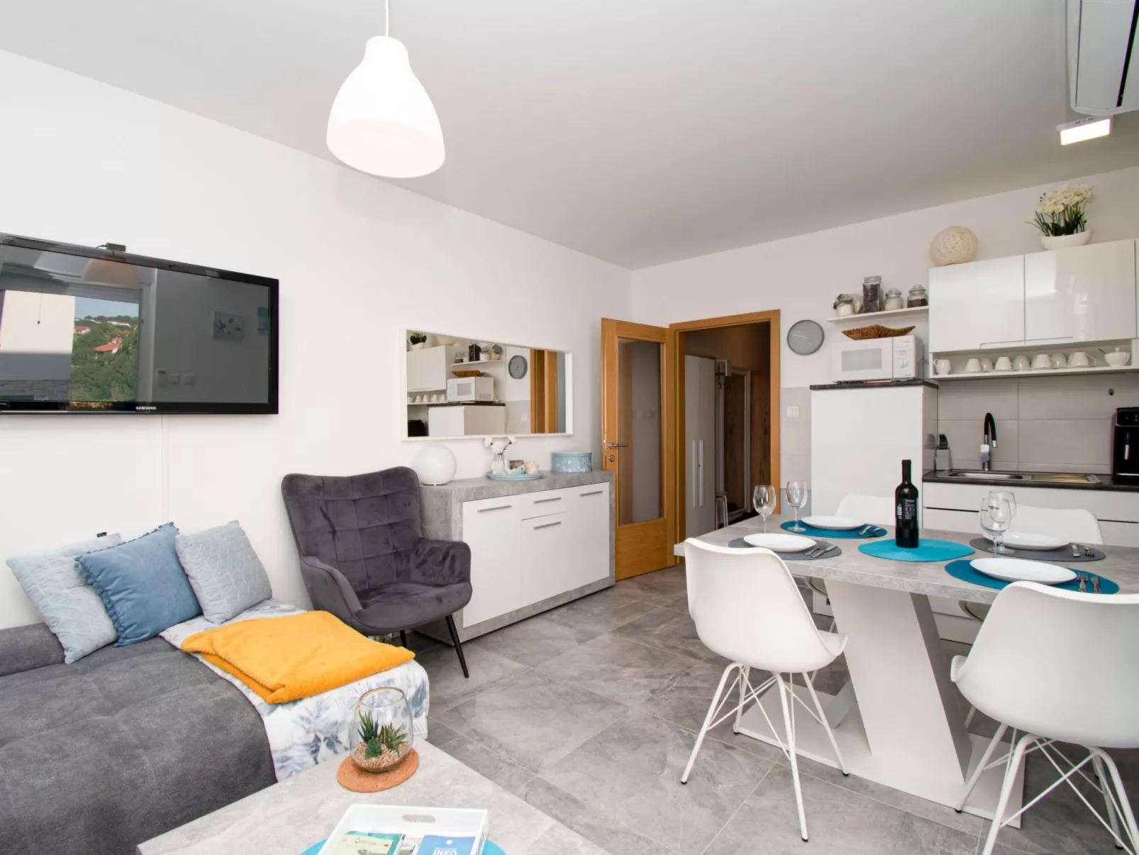 Apartment Near the Sea